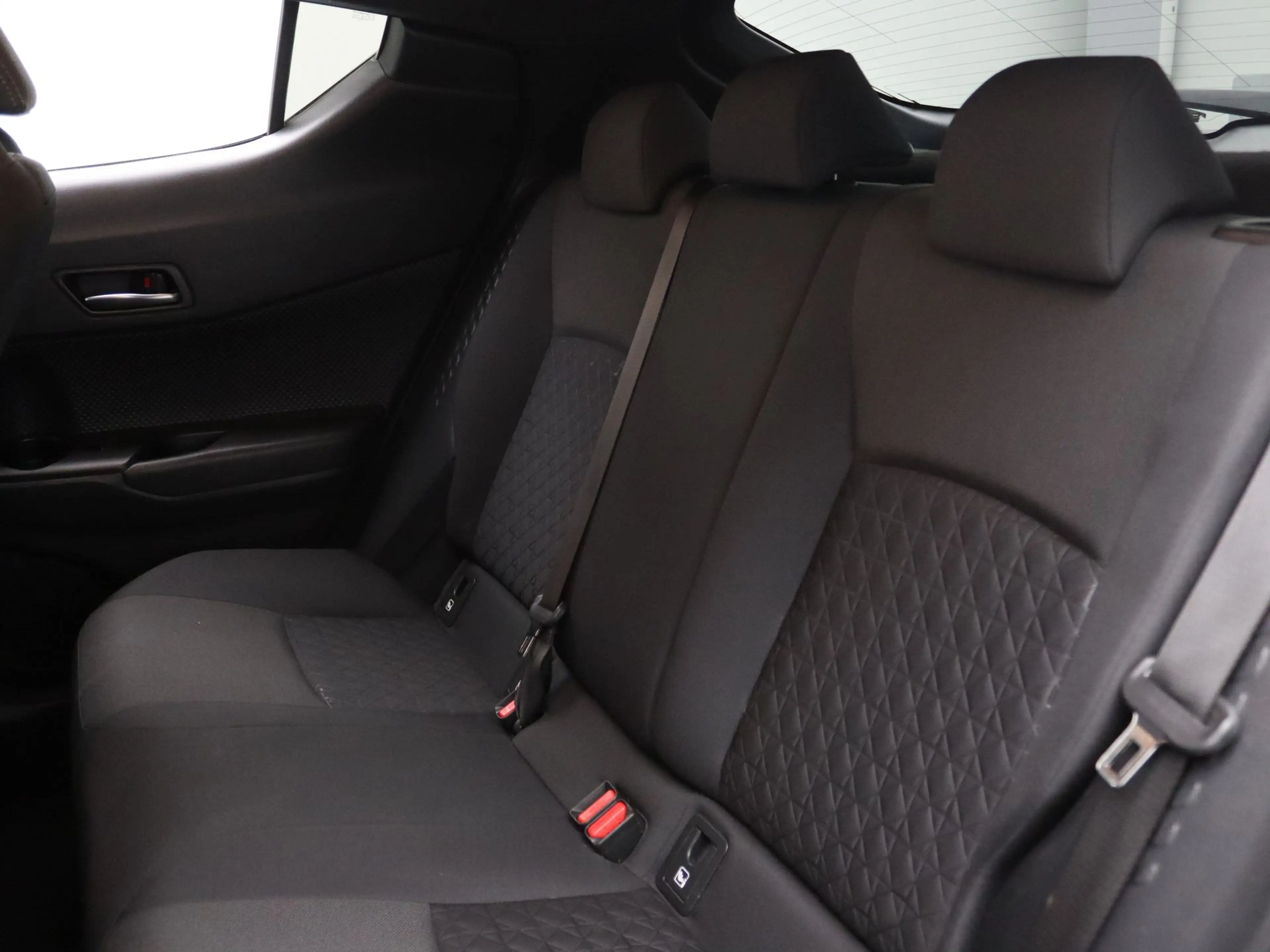Toyota C-HR 183pk Hybrid Bi-Tone Apple Carplay/Android Auto | — photo 30