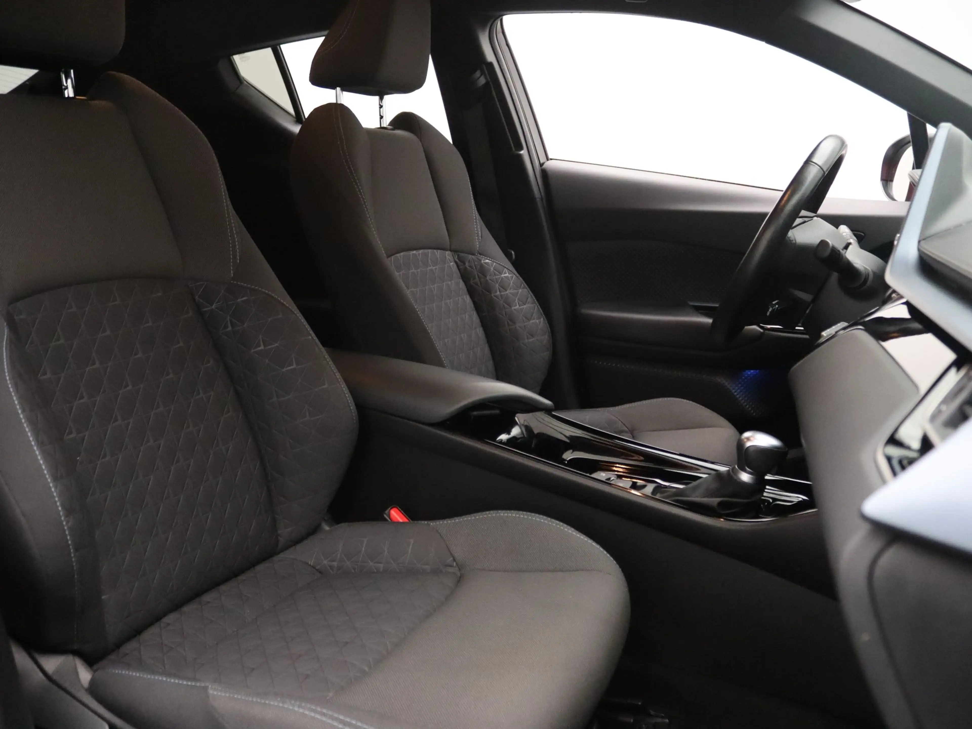 Toyota C-HR 183pk Hybrid Bi-Tone Apple Carplay/Android Auto | — photo 33
