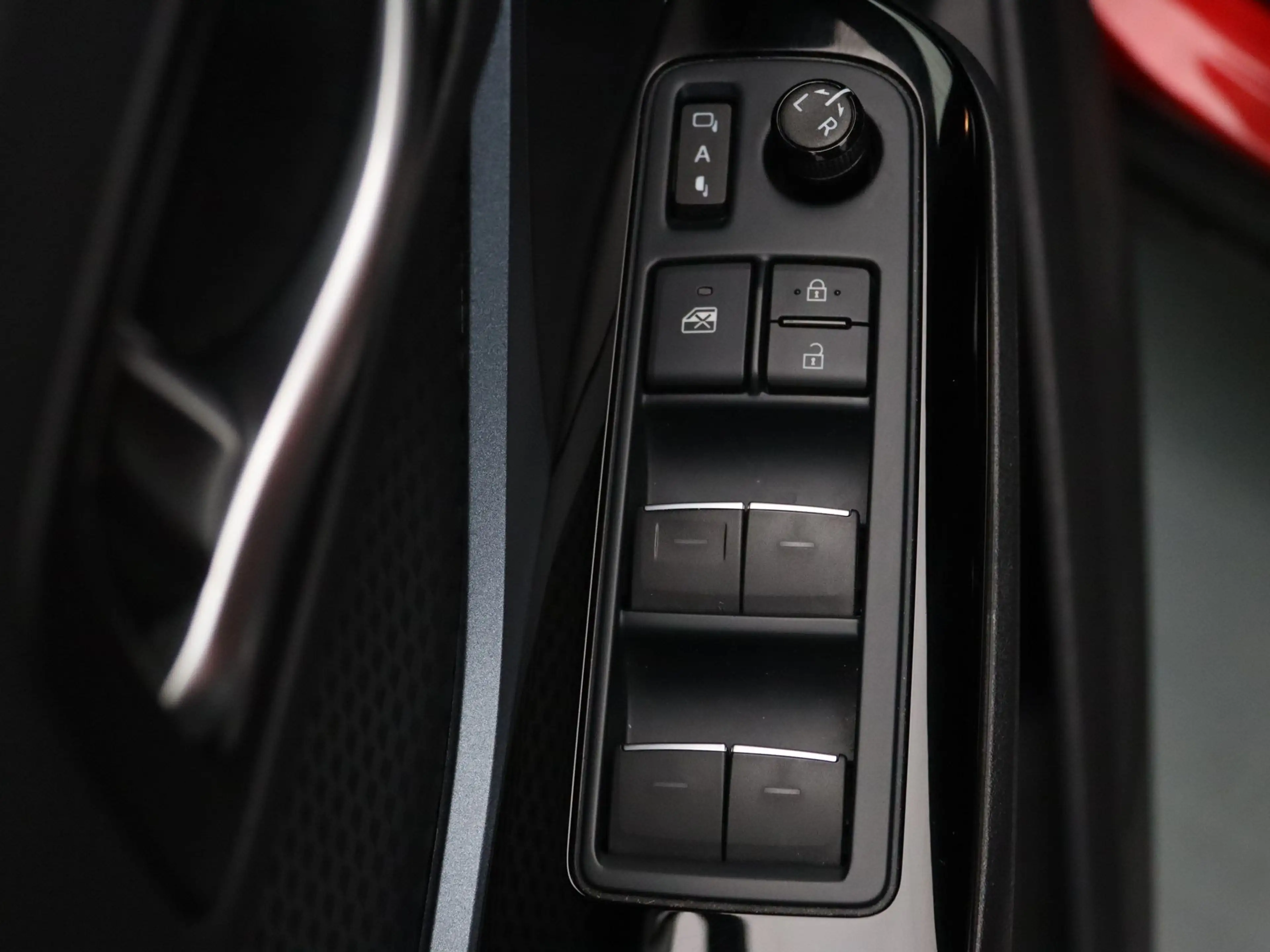 Toyota C-HR 183pk Hybrid Bi-Tone Apple Carplay/Android Auto | — photo 28