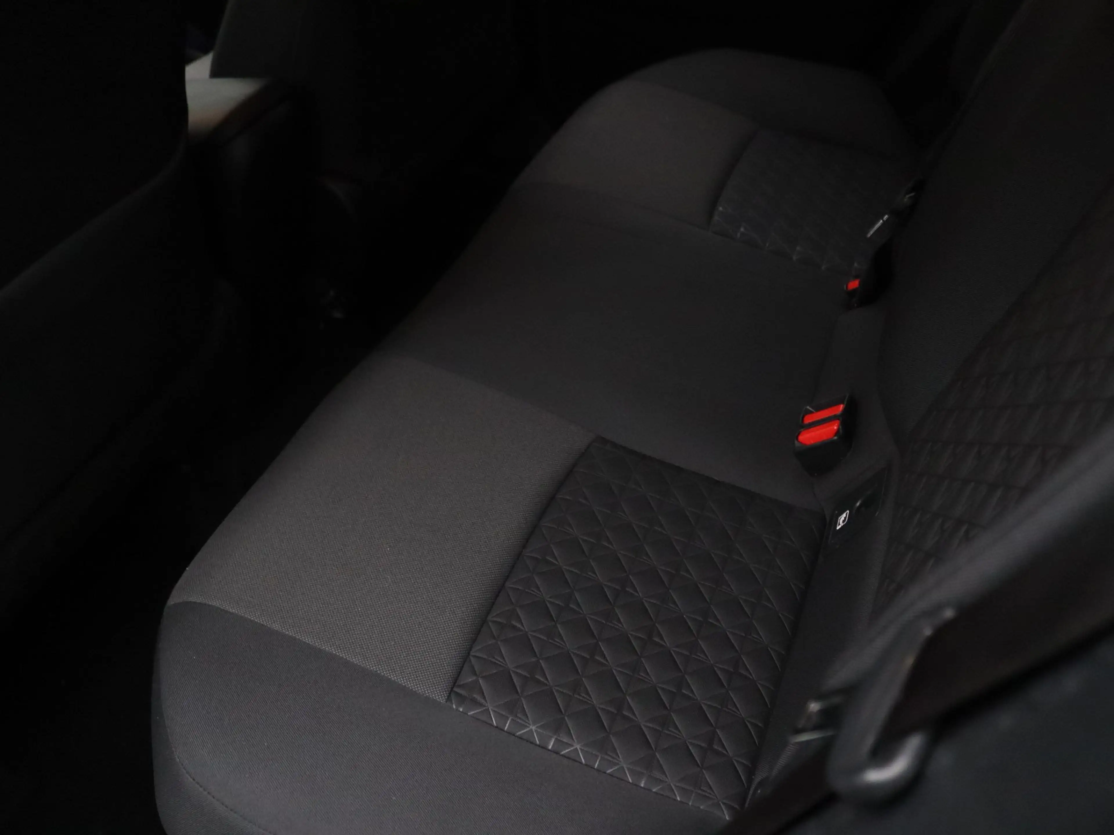Toyota C-HR 183pk Hybrid Bi-Tone Apple Carplay/Android Auto | — photo 29