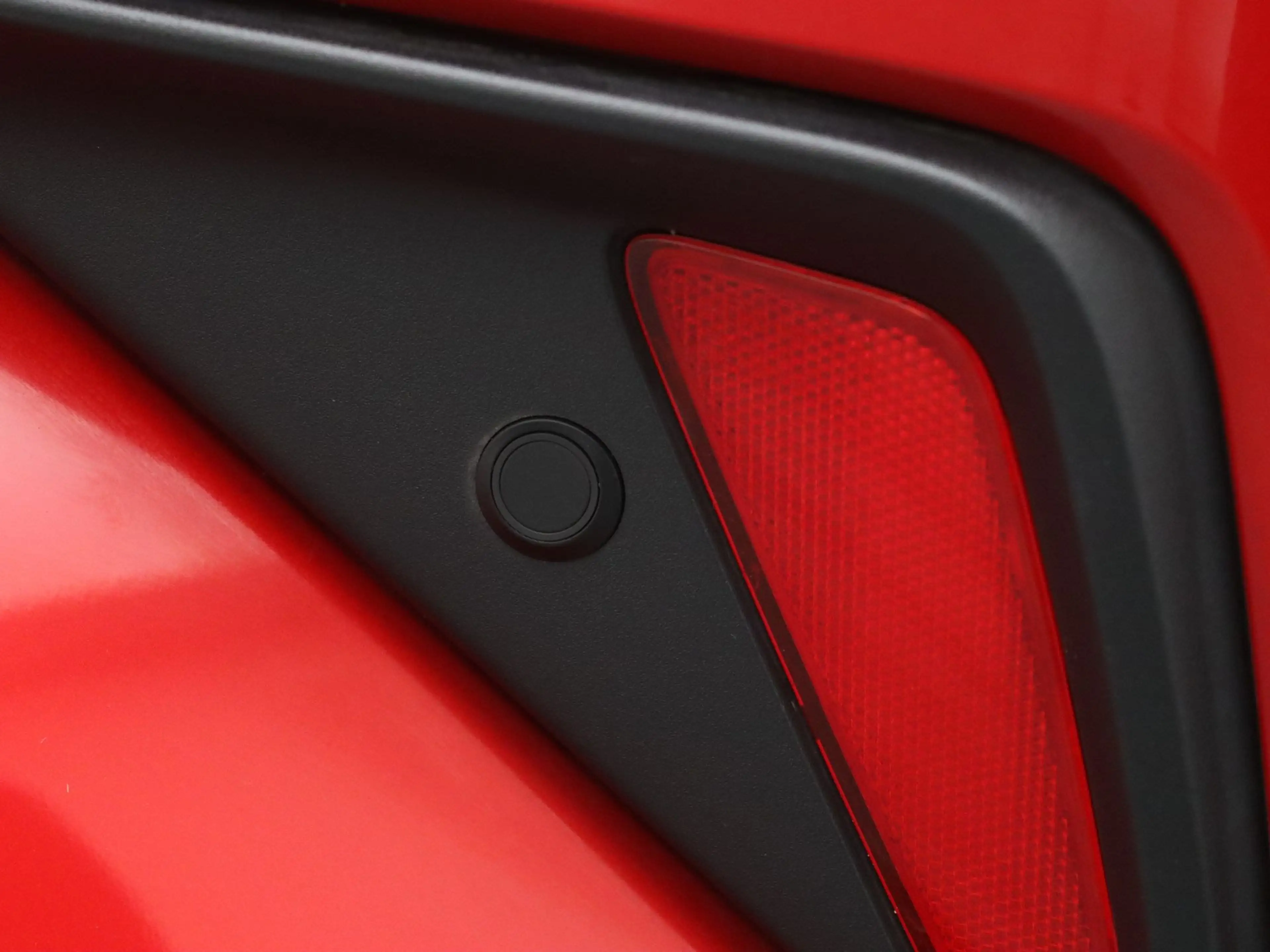 Toyota C-HR 183pk Hybrid Bi-Tone Apple Carplay/Android Auto | — photo 34