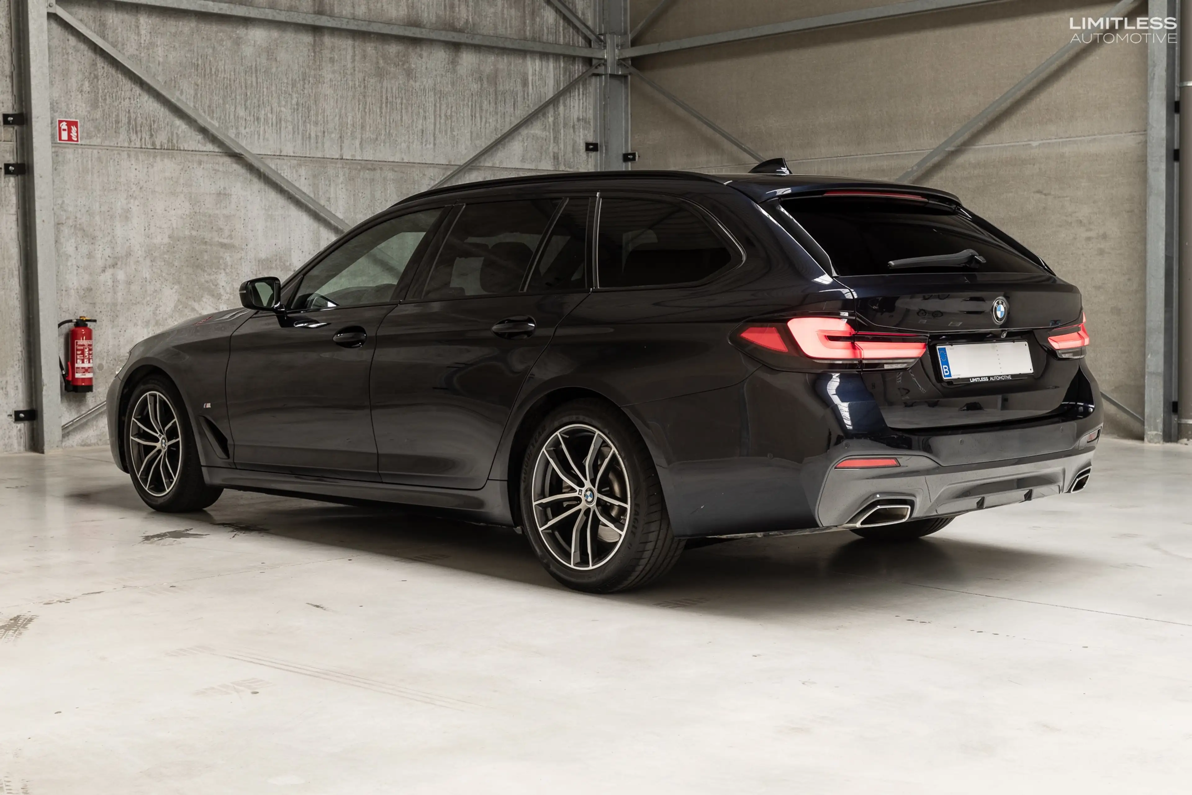 BMW 518 d Touring | M Sport / LED / NAVI / CAM / VAT — photo 4