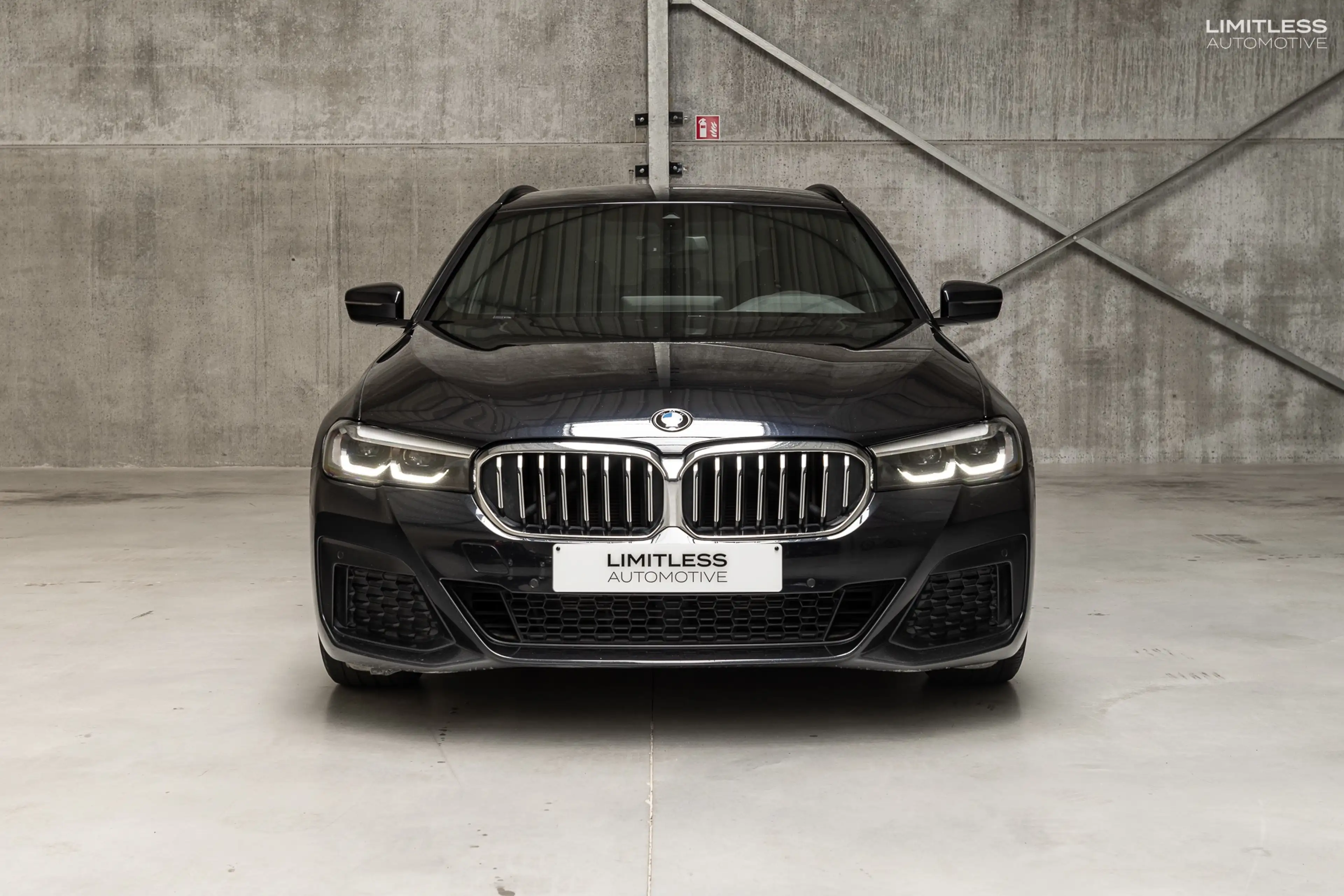 BMW 518 d Touring | M Sport / LED / NAVI / CAM / VAT — photo 2