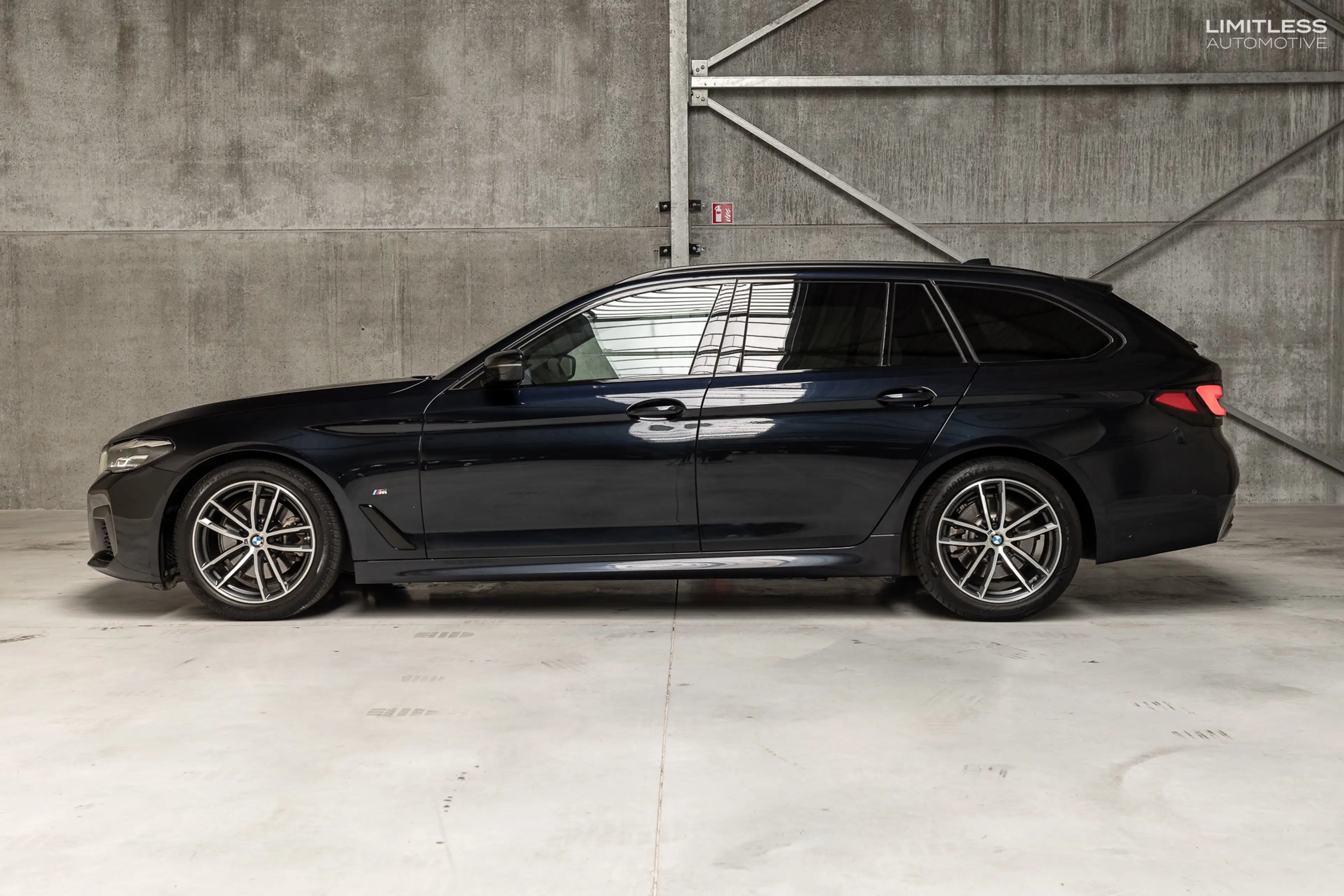 BMW 518 d Touring | M Sport / LED / NAVI / CAM / VAT — photo 7