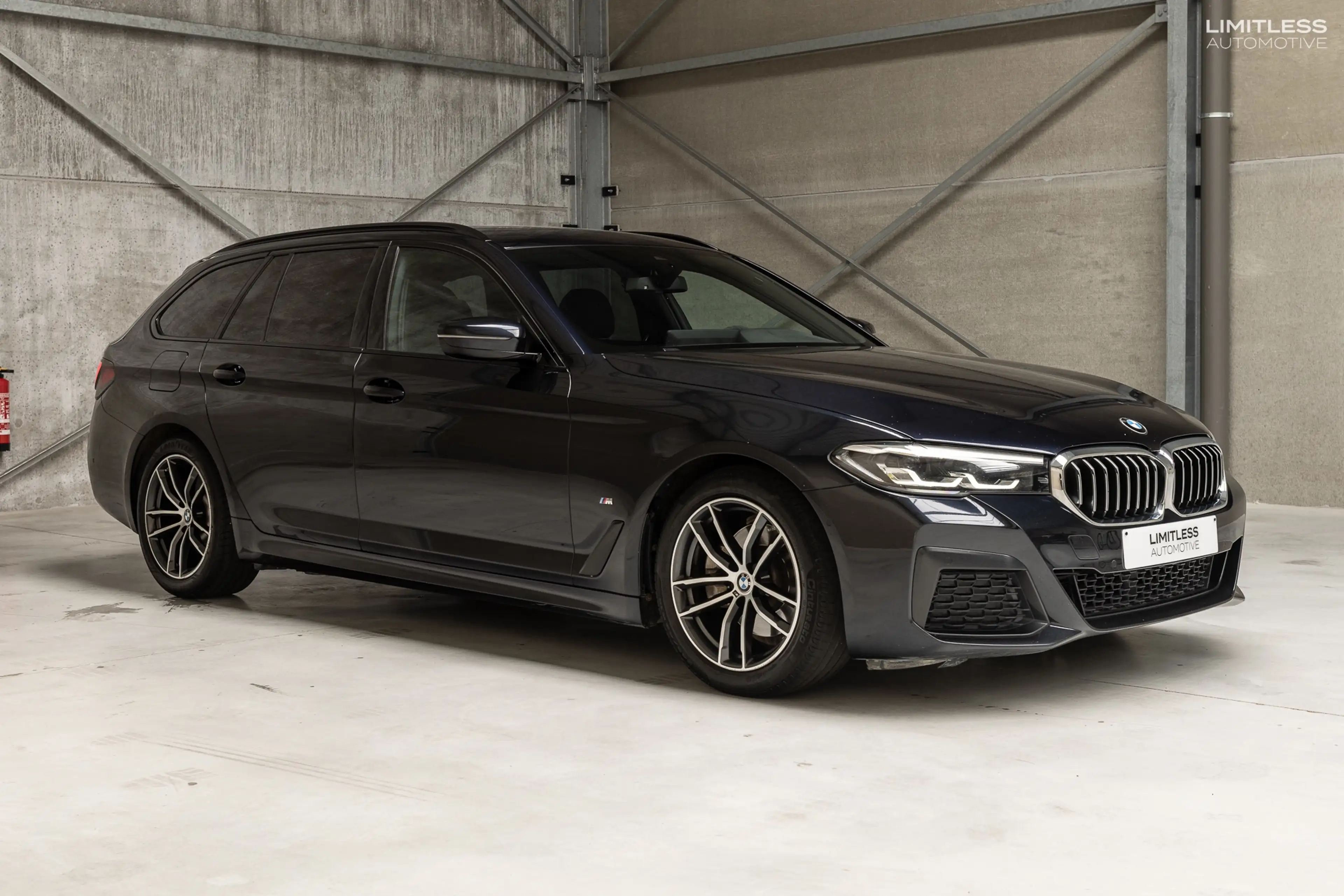 BMW 518 d Touring | M Sport / LED / NAVI / CAM / VAT — photo 3