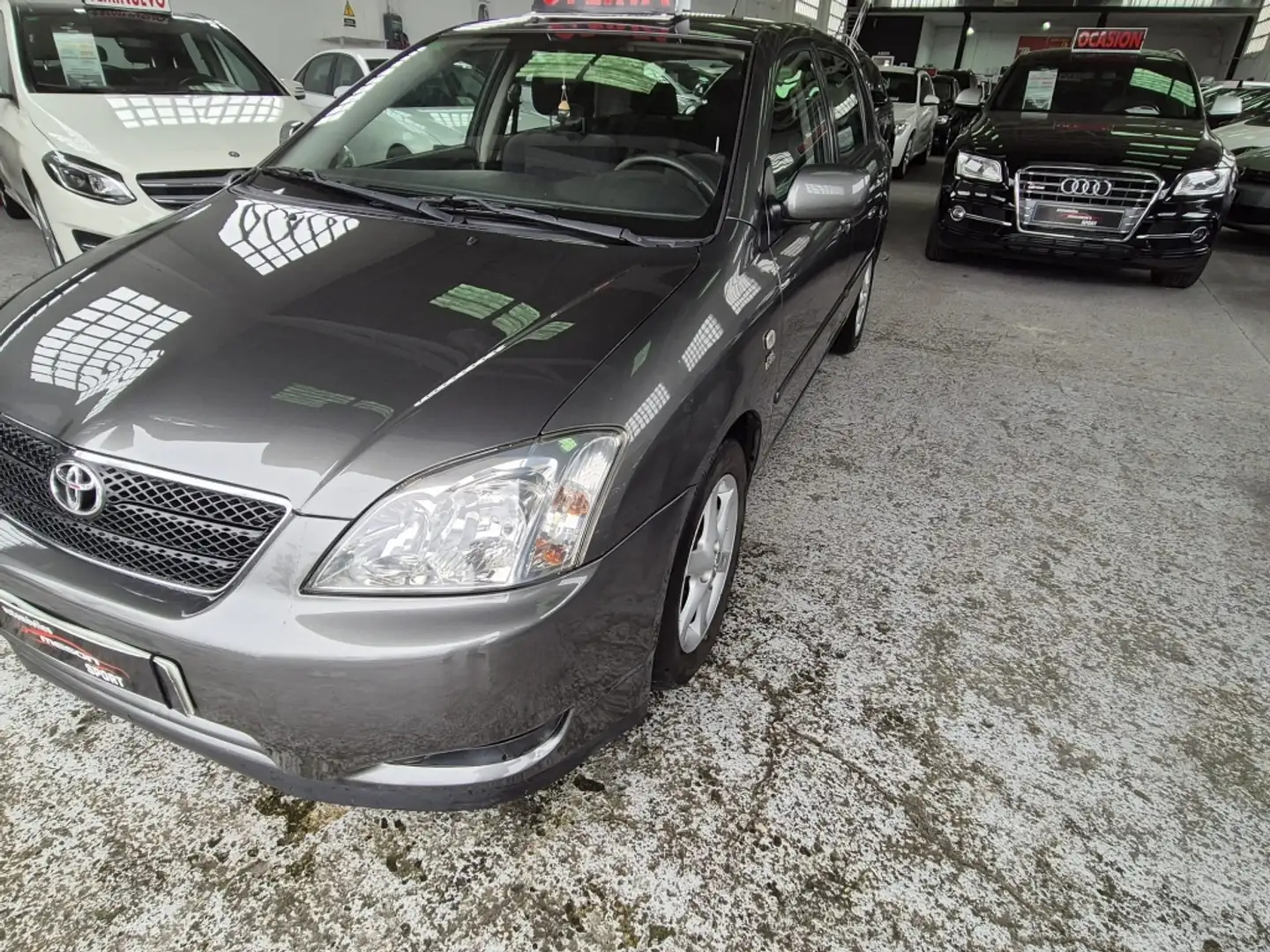 Toyota Corolla 2.0D-4D Terra Gris - 2