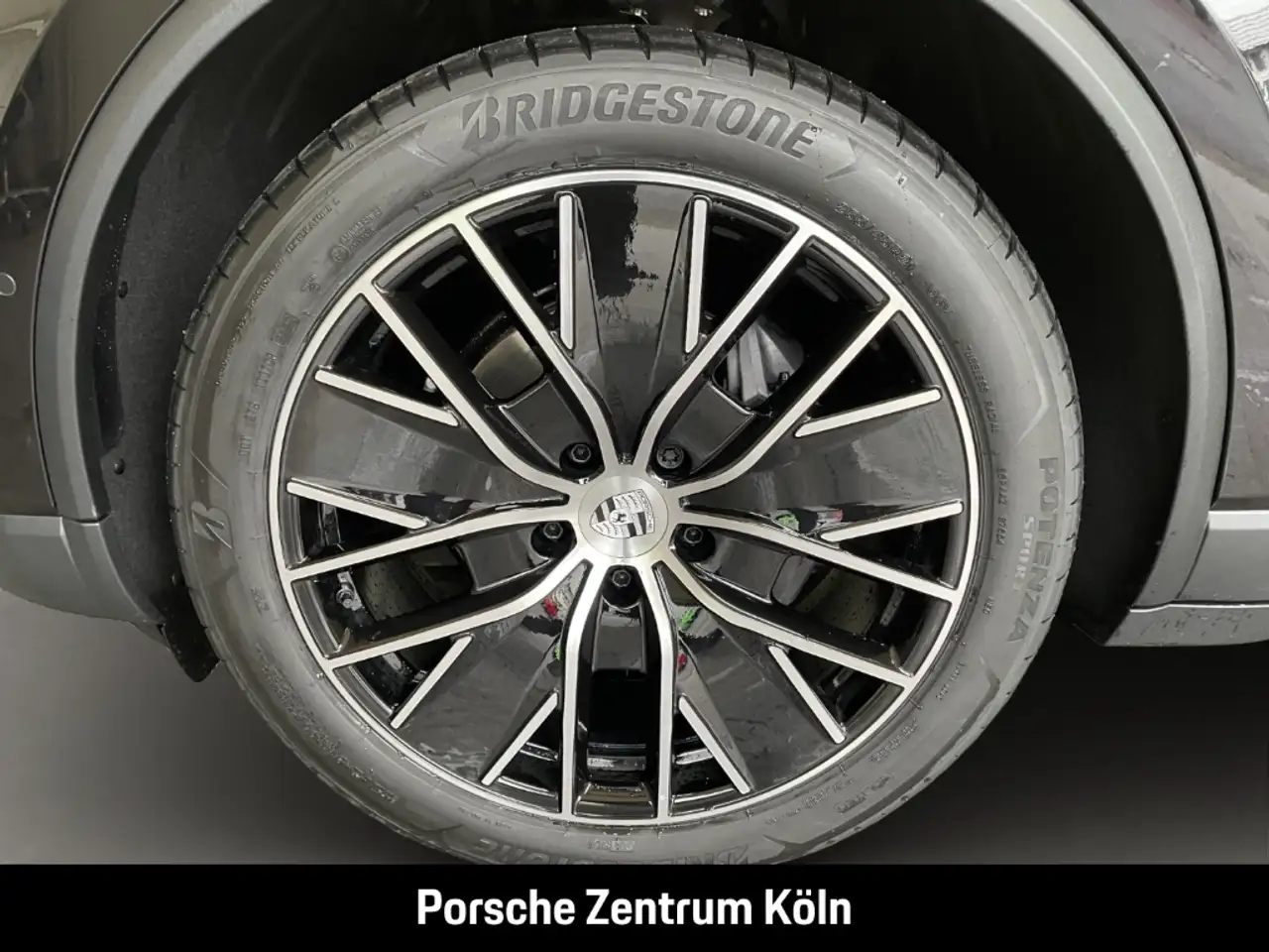 Porsche Macan 4 Surround-View BOSE Luftfederung 21-Zoll 12