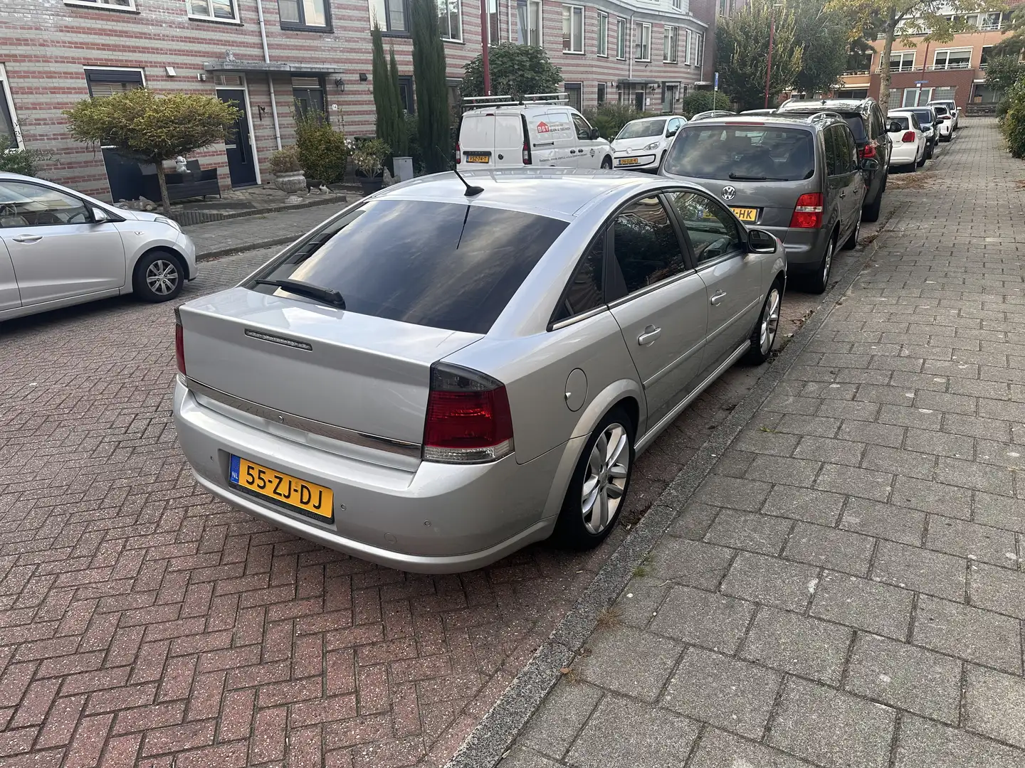 Opel Vectra 1.8-16V Executive Šedá - 2
