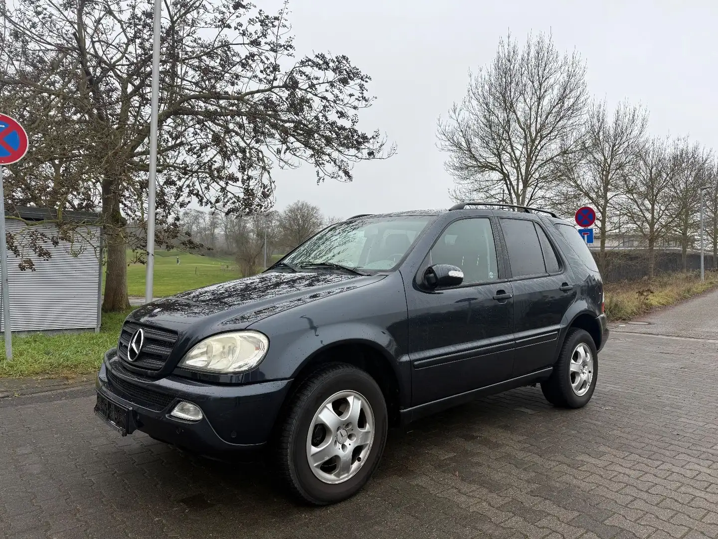 Mercedes-Benz ML 320 AUTOMAT*LEDER*AHK*NAVI*PDC*TEMP*KLIMA*SHZ Blu/Azzurro - 1