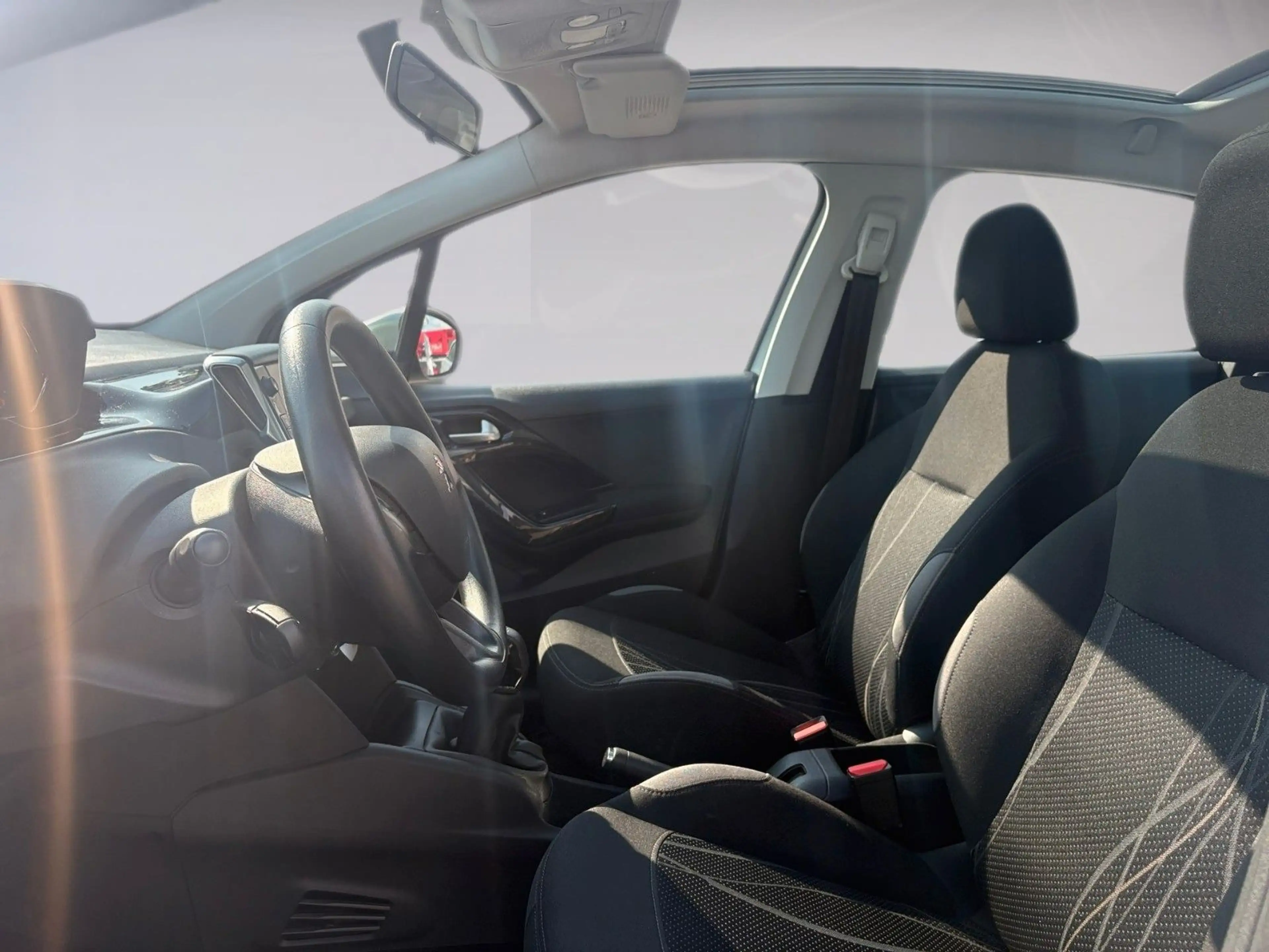 Peugeot 208 Active **TÜV*PANO** — photo 11