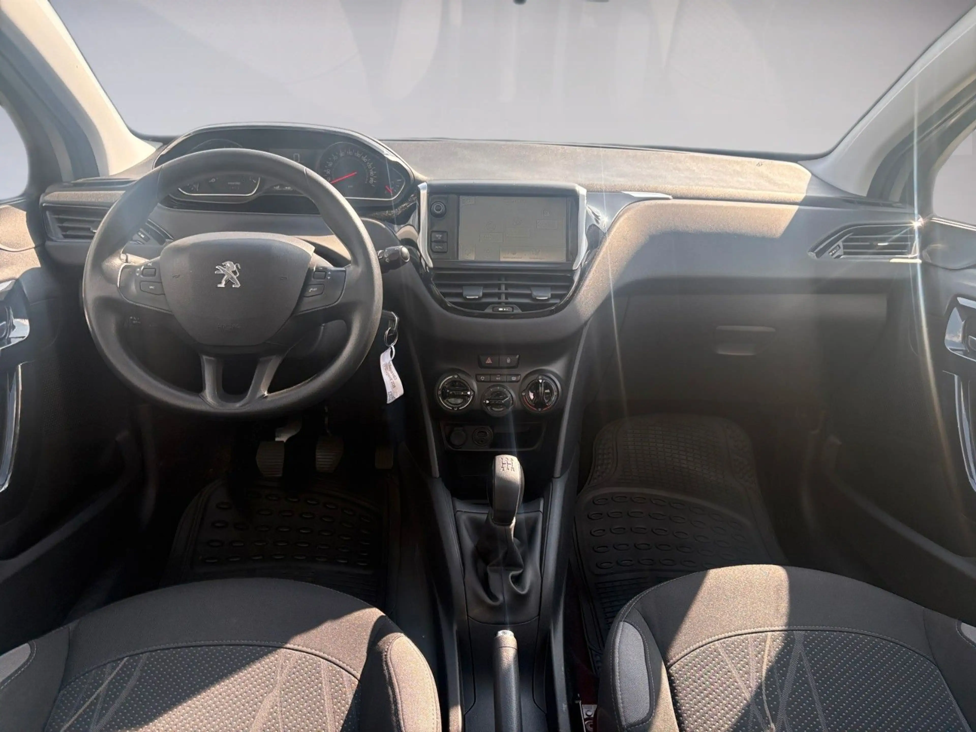 Peugeot 208 Active **TÜV*PANO** — photo 12