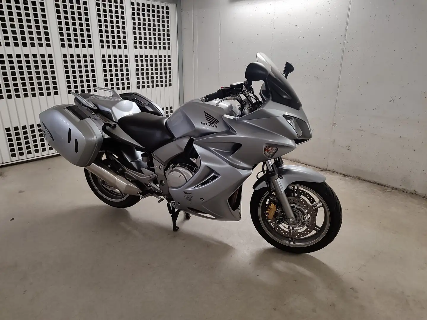 Honda CBF 1000 Silver Line Edition Srebrny - 1