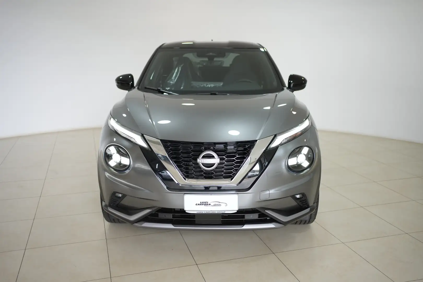 Nissan Juke 1.0 DIG-T 114 CV N-Design Grau - 2