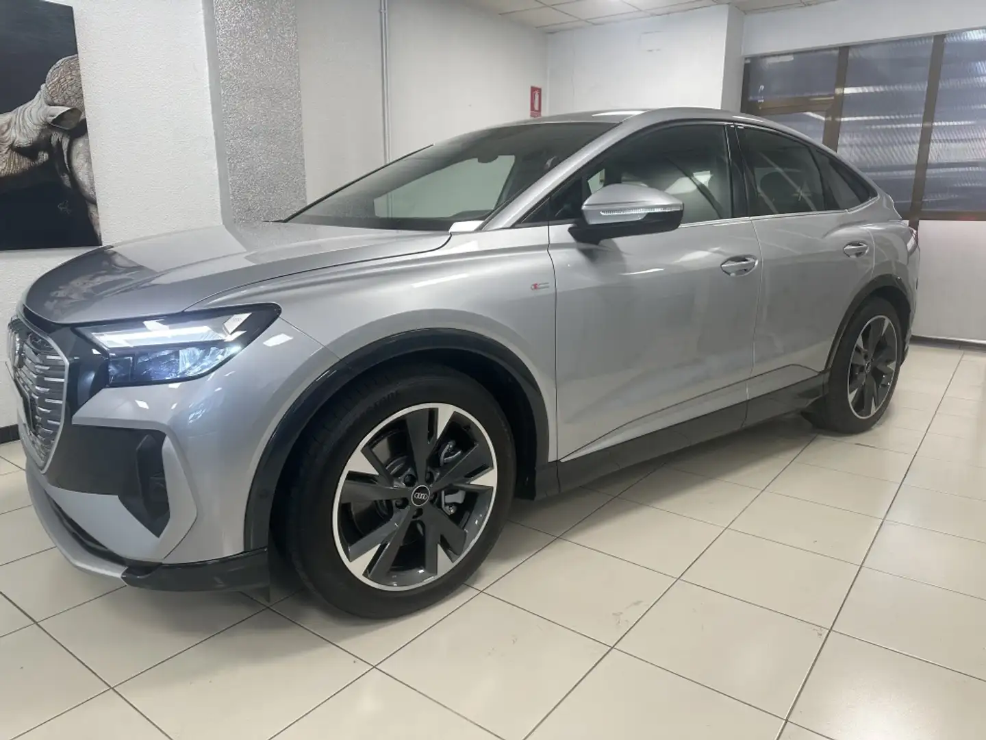 Audi Q4 e-tron Sportback 40 Advanced 82KWh Plateado - 1