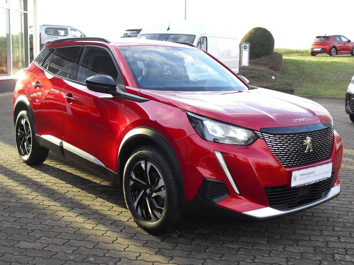 Peugeot 2008 Allure Pack PT130 EAT8*SHZ*Kamera*ACC* Rouge - 2