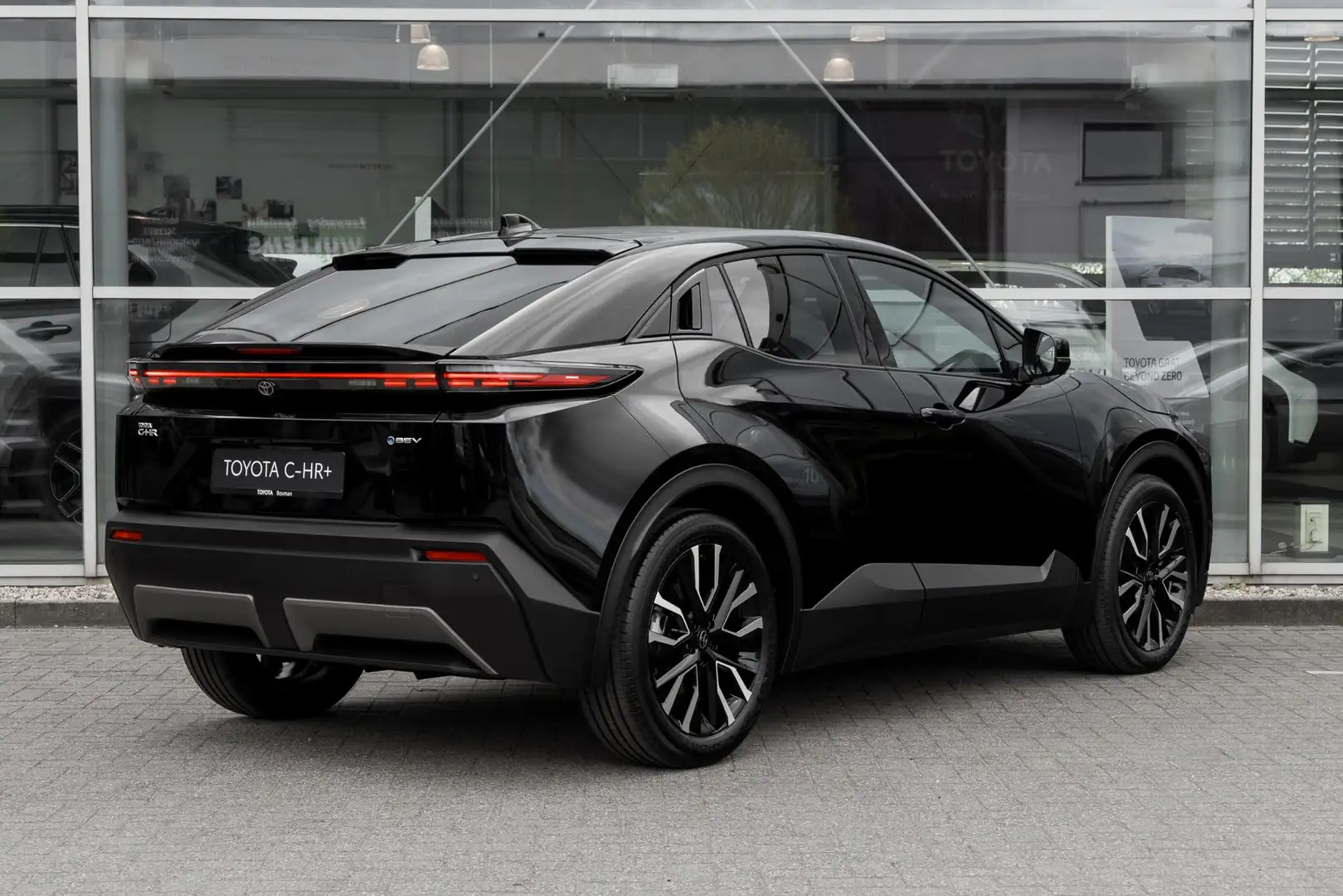 Toyota C-HR+ First Edition 77 kWh Schwarz - 2