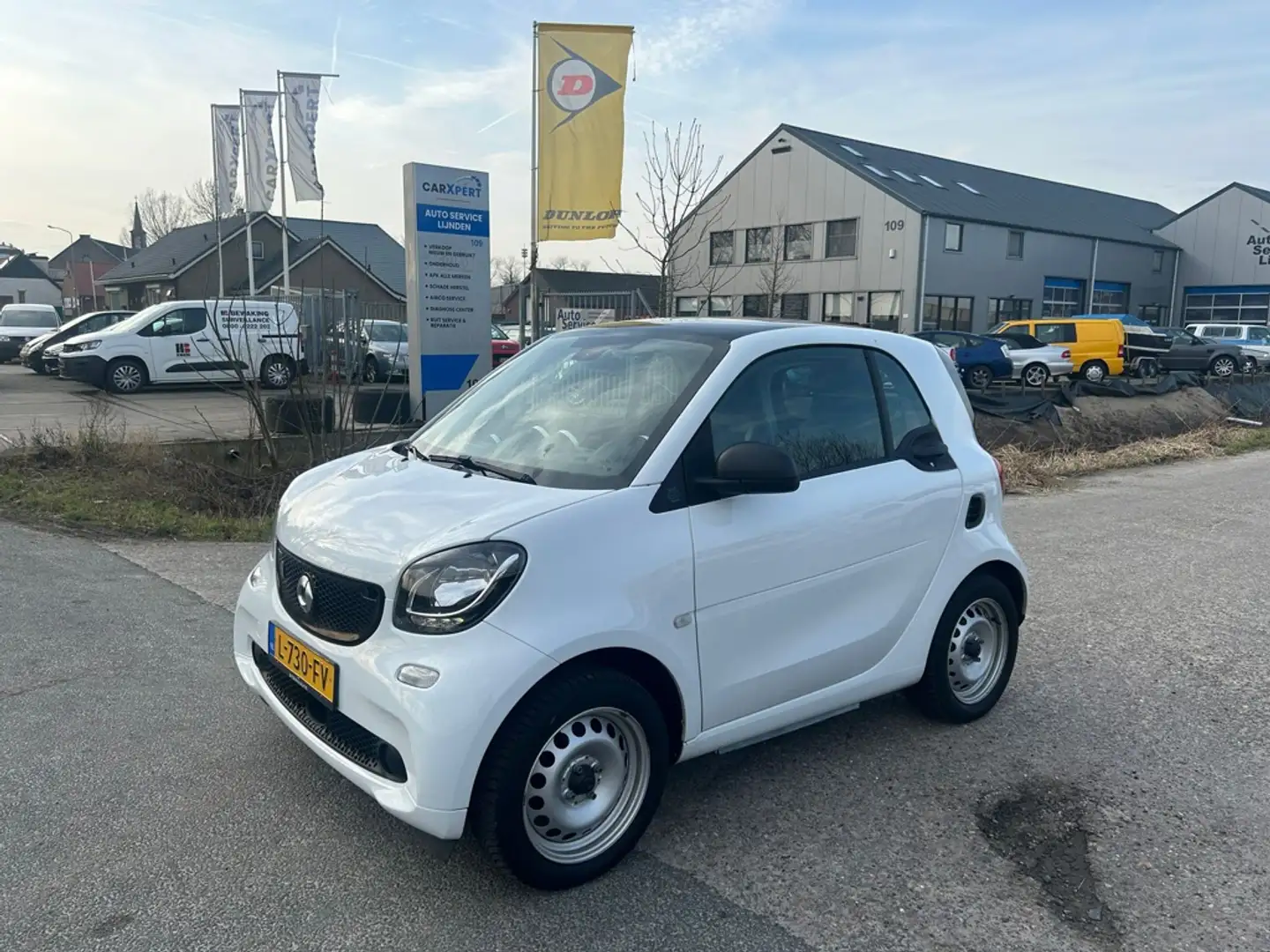 smart forTwo EQ Essential Wit - 1