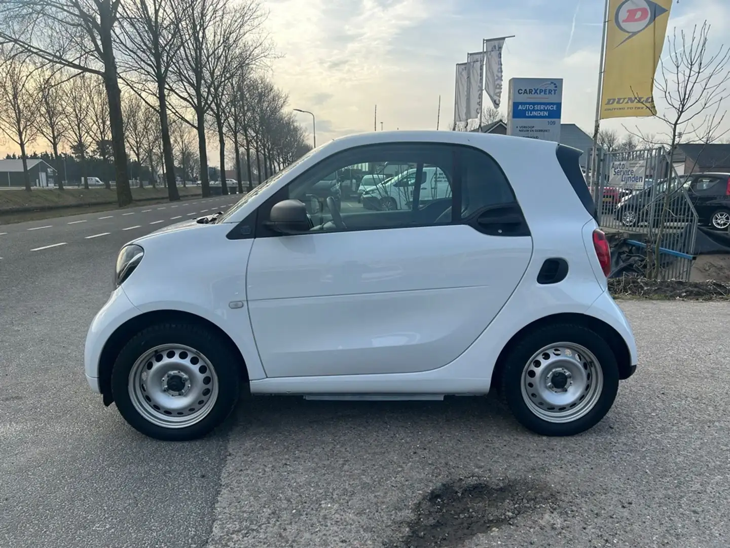 smart forTwo EQ Essential Wit - 2