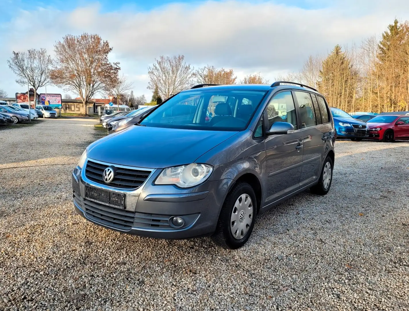 Volkswagen Touran Trendline*Standhzg*LMF*Temp*AHK*HU:03/26* Gris - 1