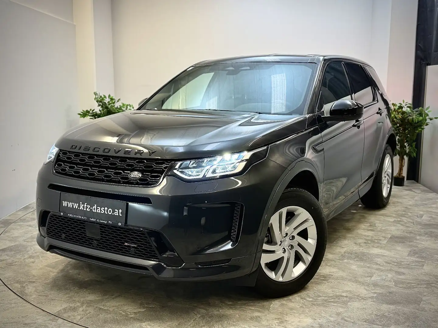 Land Rover Discovery Sport D 165__ R-DYNAMIC S__ Schwarz - 1
