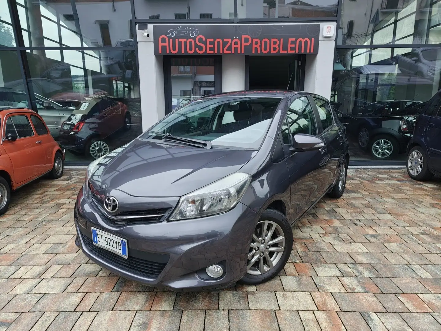 Toyota Yaris Yaris III 5p 1.0 Lounge s/CL Gris - 2