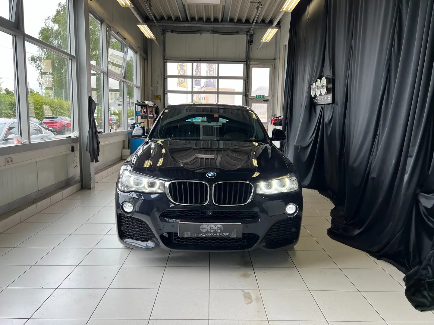 BMW X4 xDrive 20 d M Sport Zwart - 2
