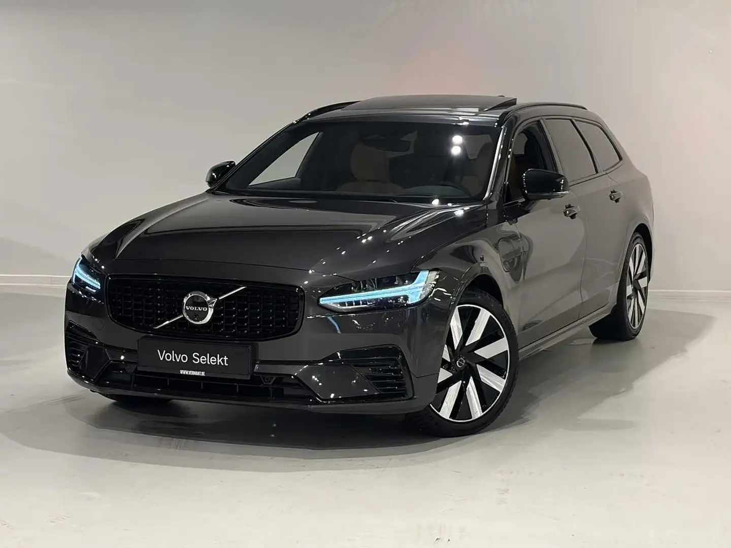 Volvo V90 T6 Recharge Ultra Dark + TREKHAAK/ZETELVENTILATIE Grau - 1