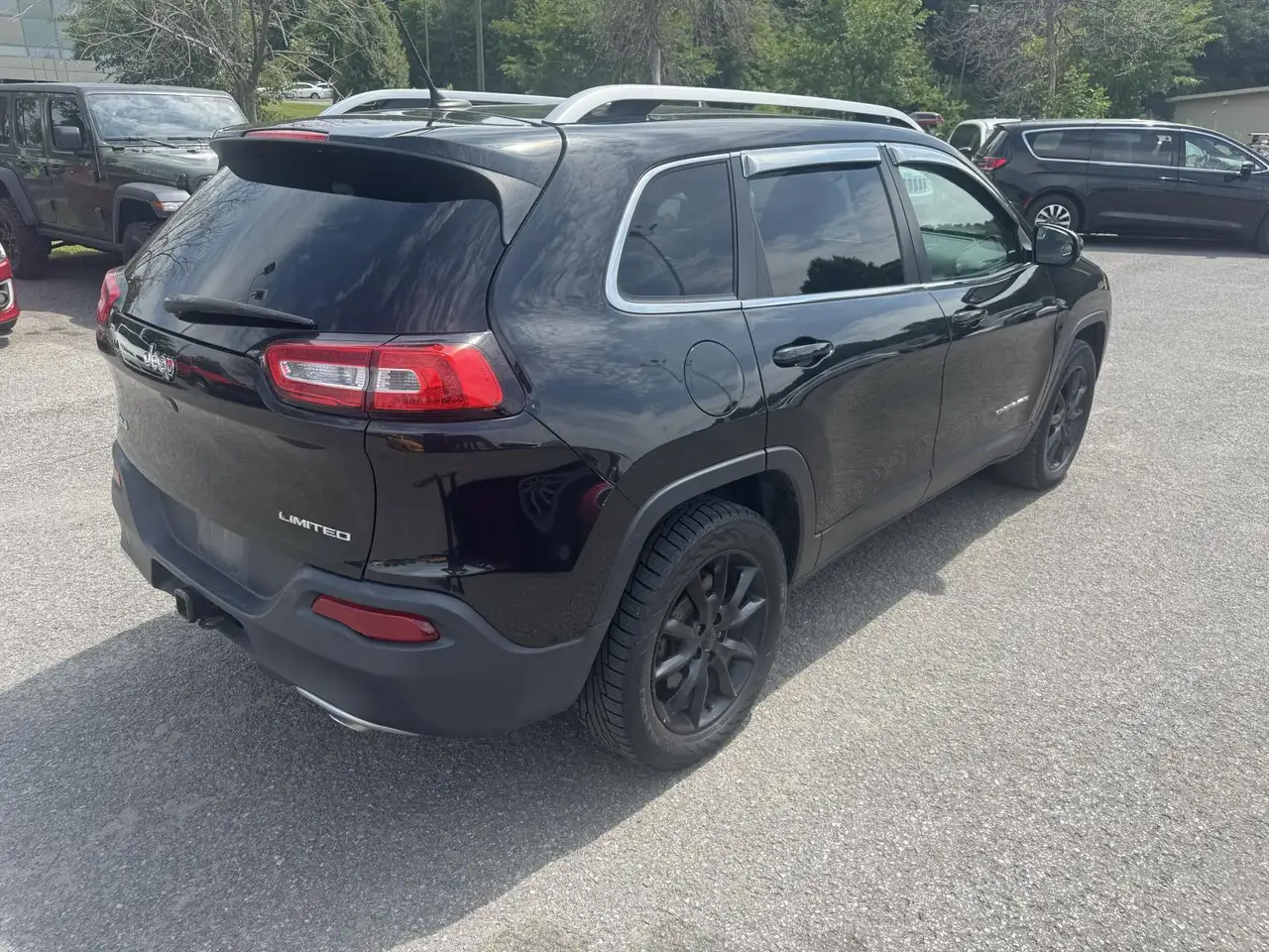 Jeep Cherokee снимка Jeep Cherokee