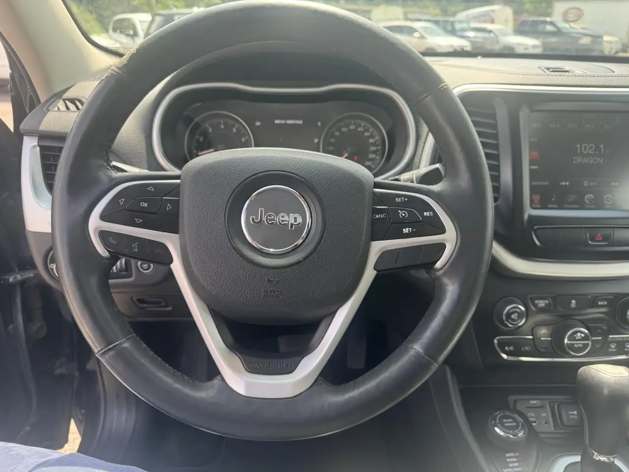 Jeep Cherokee снимка Jeep Cherokee