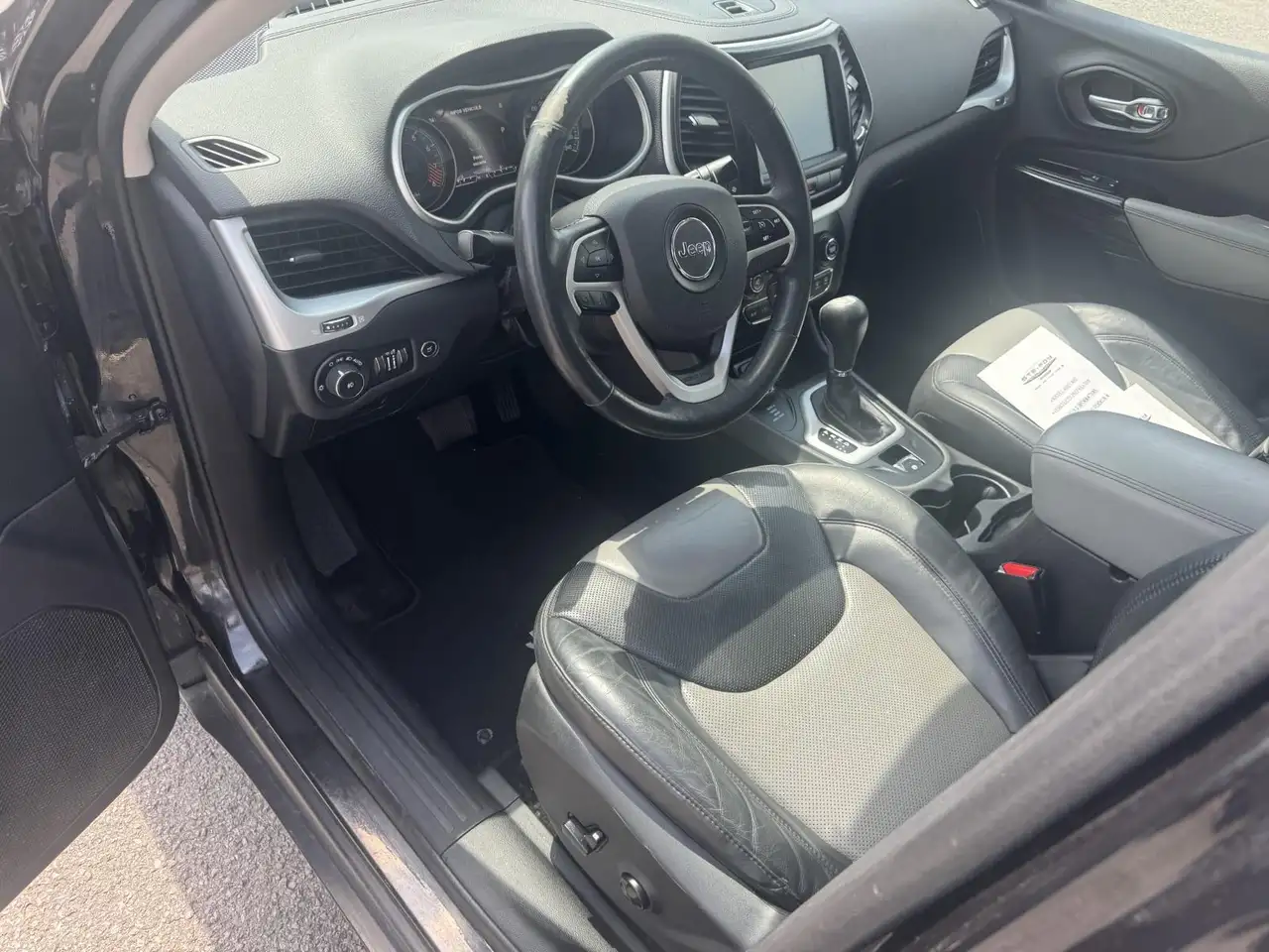 Jeep Cherokee снимка Jeep Cherokee