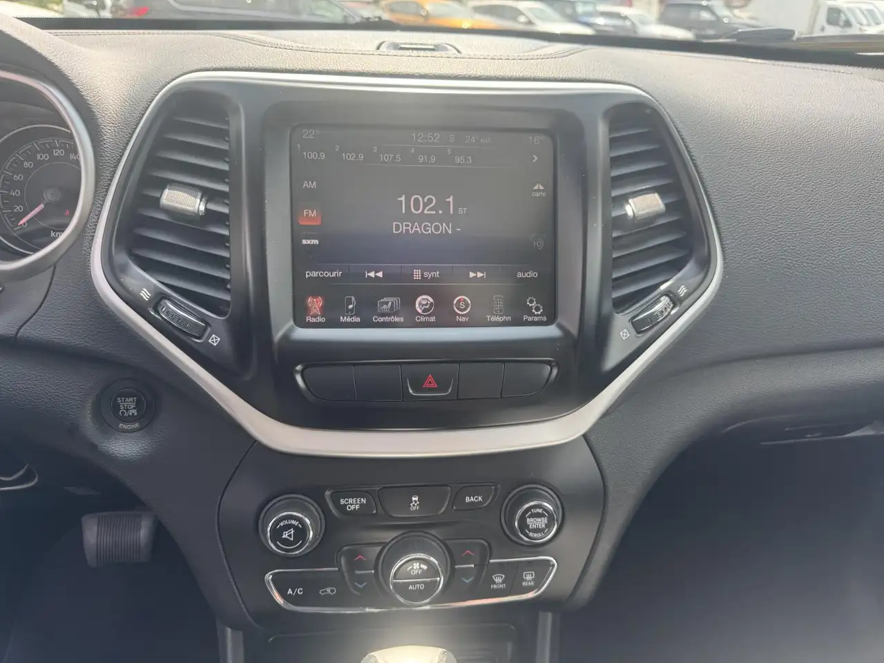 Jeep Cherokee снимка Jeep Cherokee