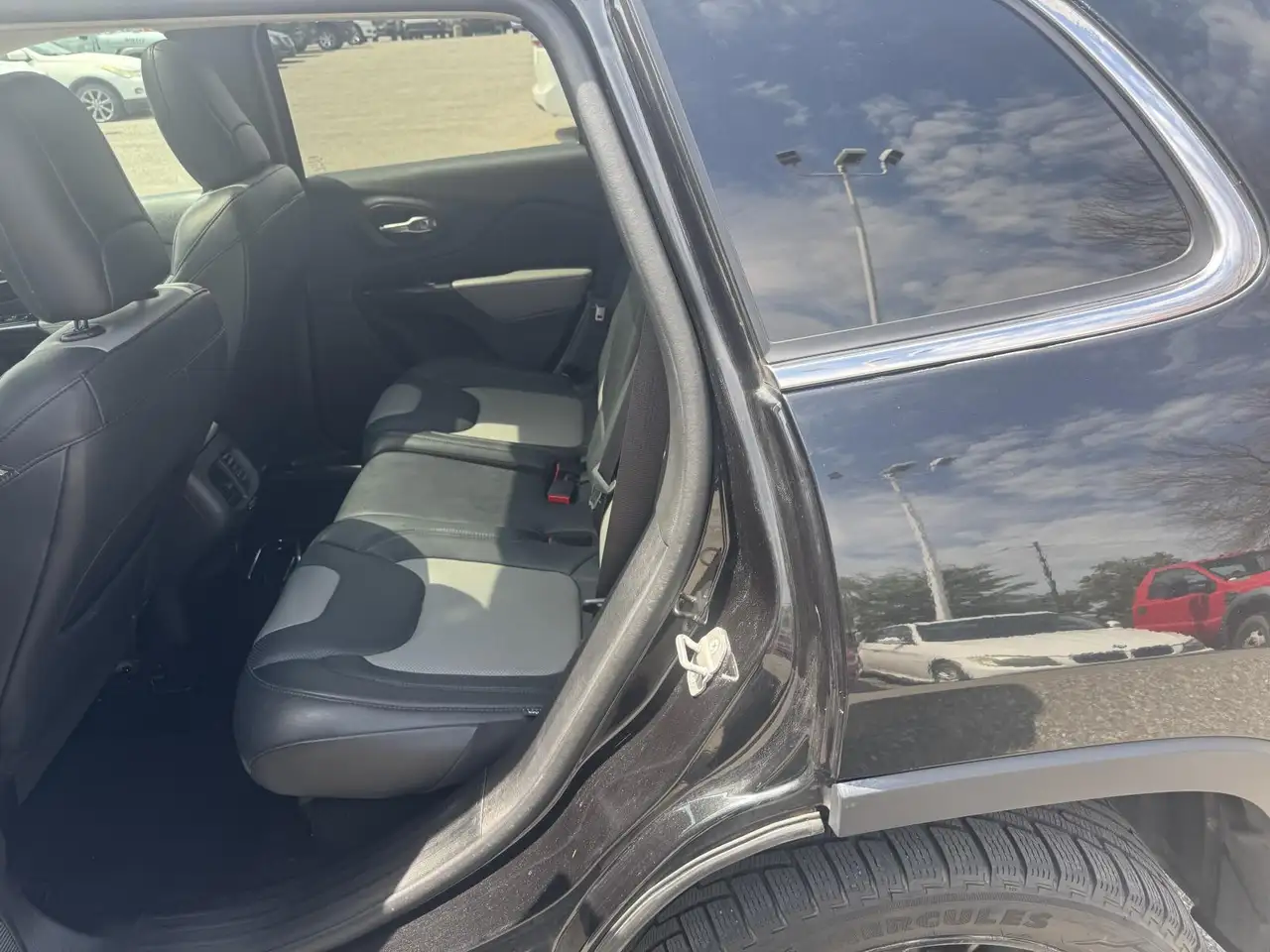 Jeep Cherokee снимка Jeep Cherokee
