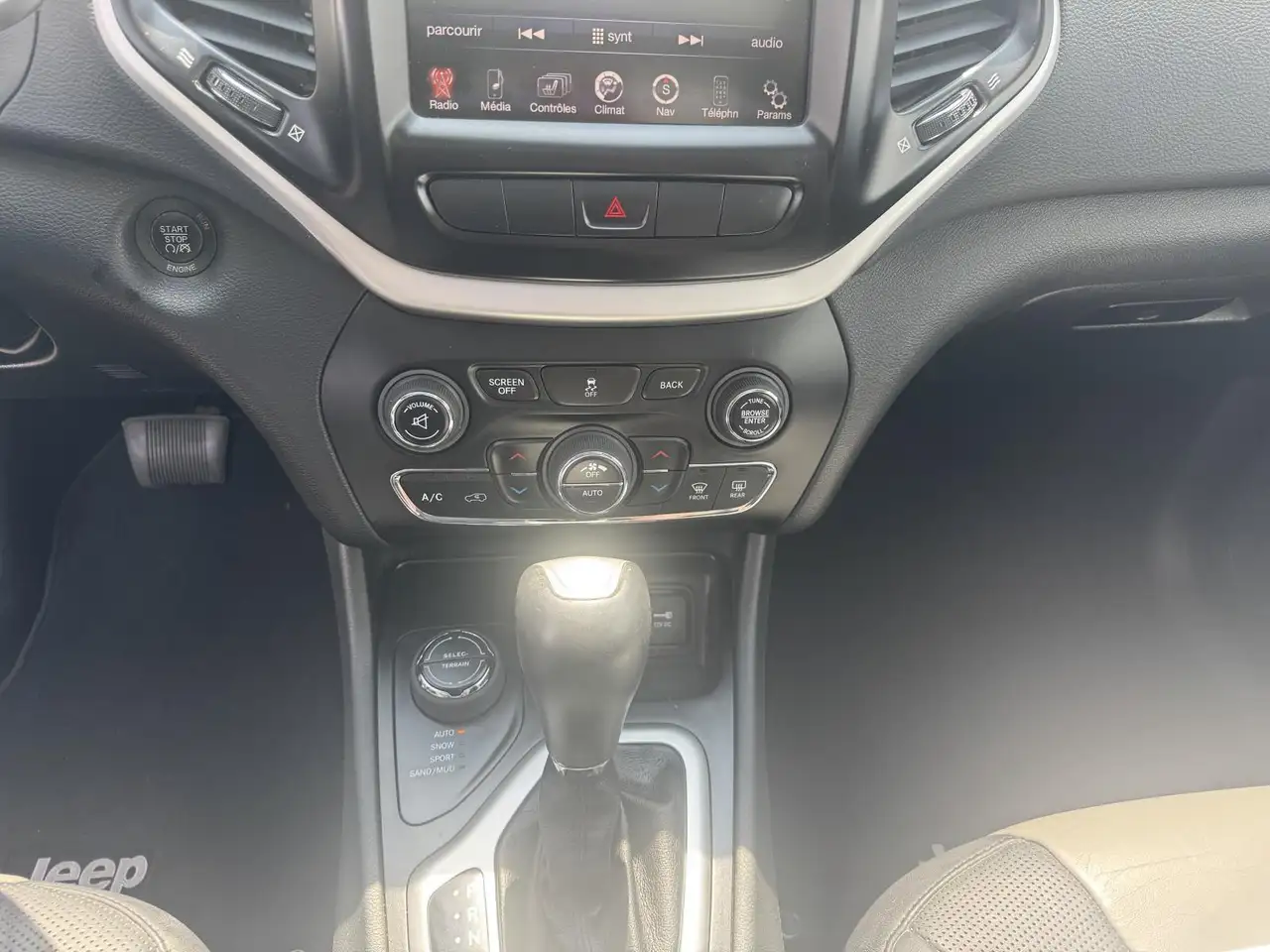 Jeep Cherokee снимка Jeep Cherokee