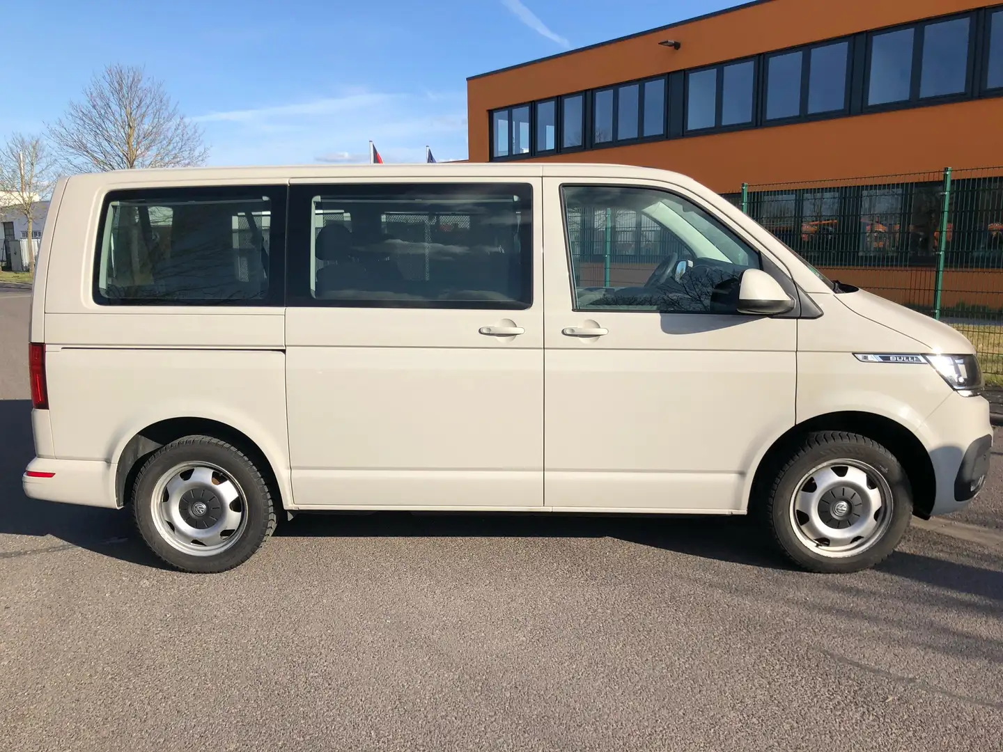 Volkswagen T6.1 Caravelle Transporter T6 TDI BMT 4MOTION DSG 4MOTION Kurz Beige - 2