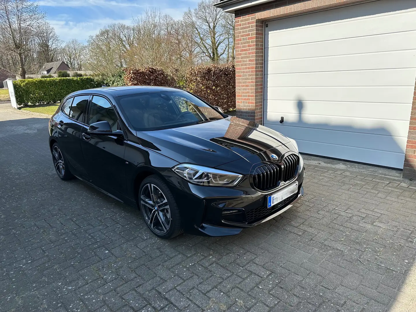 BMW 120 dXdrive M-Sport|Harman|Service-Inkl.|Leder|Allrad Schwarz - 1