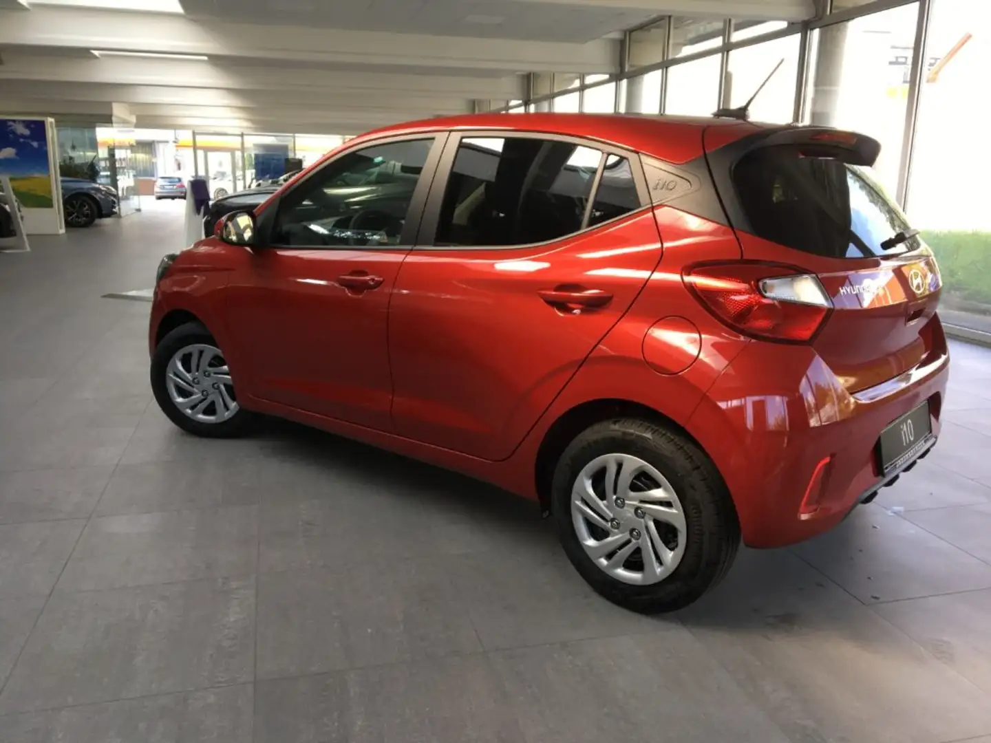 Hyundai i10 1,0 i Line Plus Rouge - 2