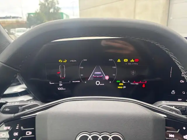Audi A6 view 11