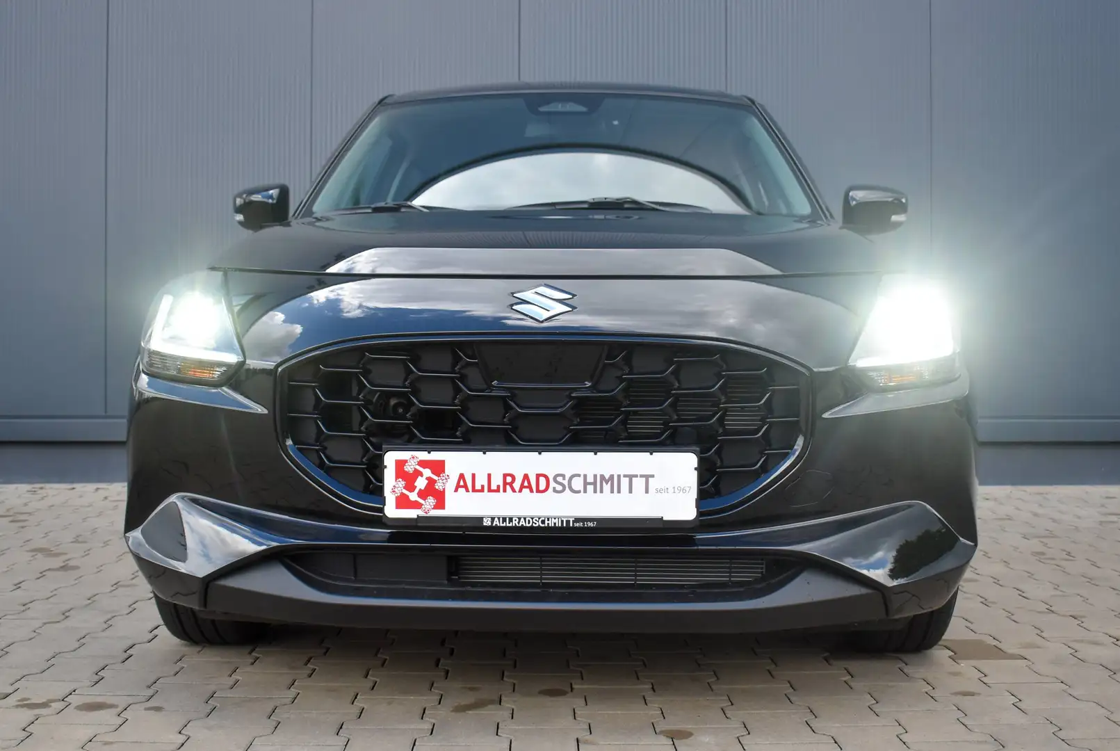 Suzuki Swift Comfort+ 1.2l M/T Dualjet Hybrid Schwarz - 2