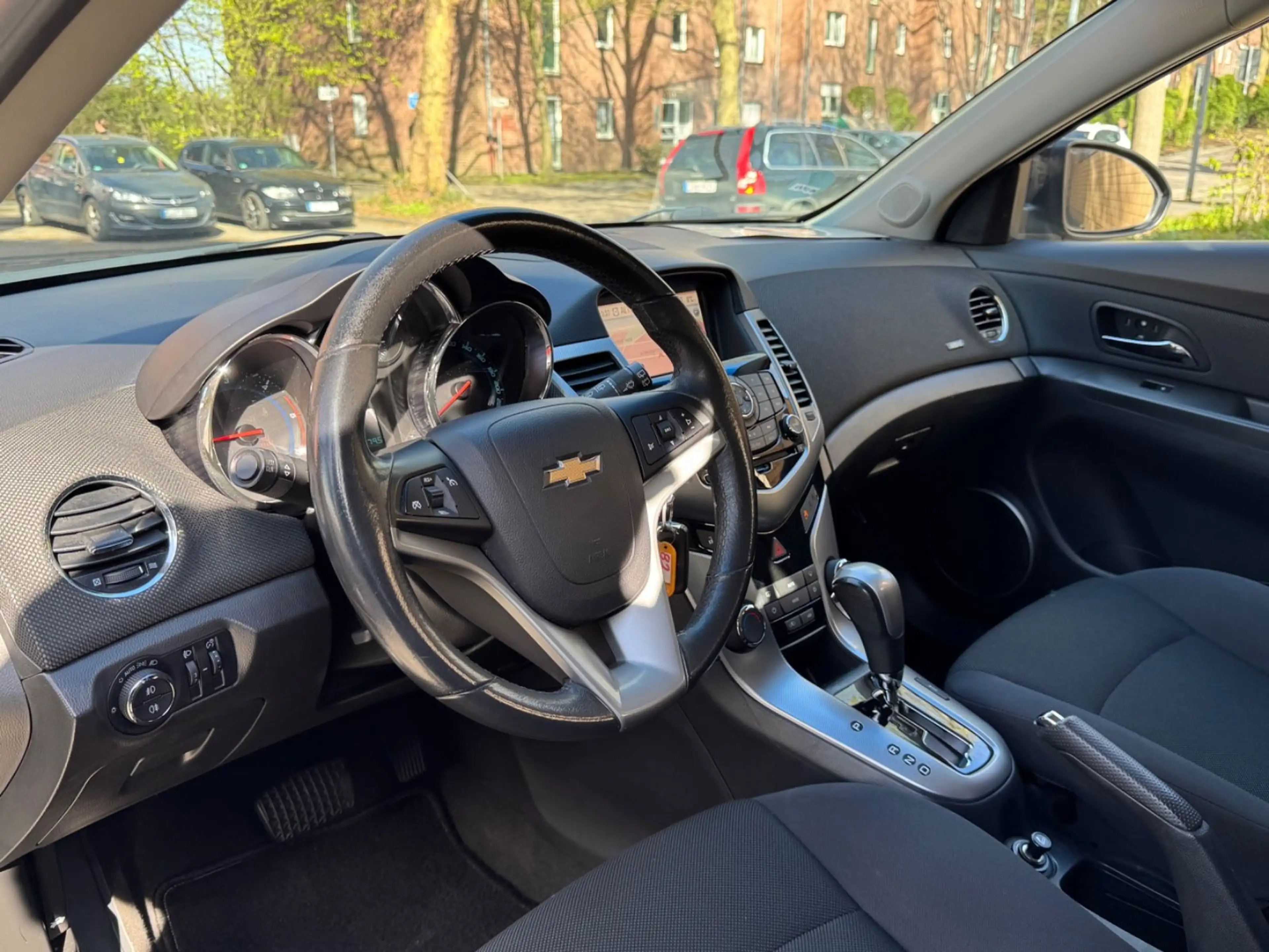 Chevrolet Cruze Hatchback LTZ/AUTOMATIK/104TKM/NAVI/GEPFLE — photo 10
