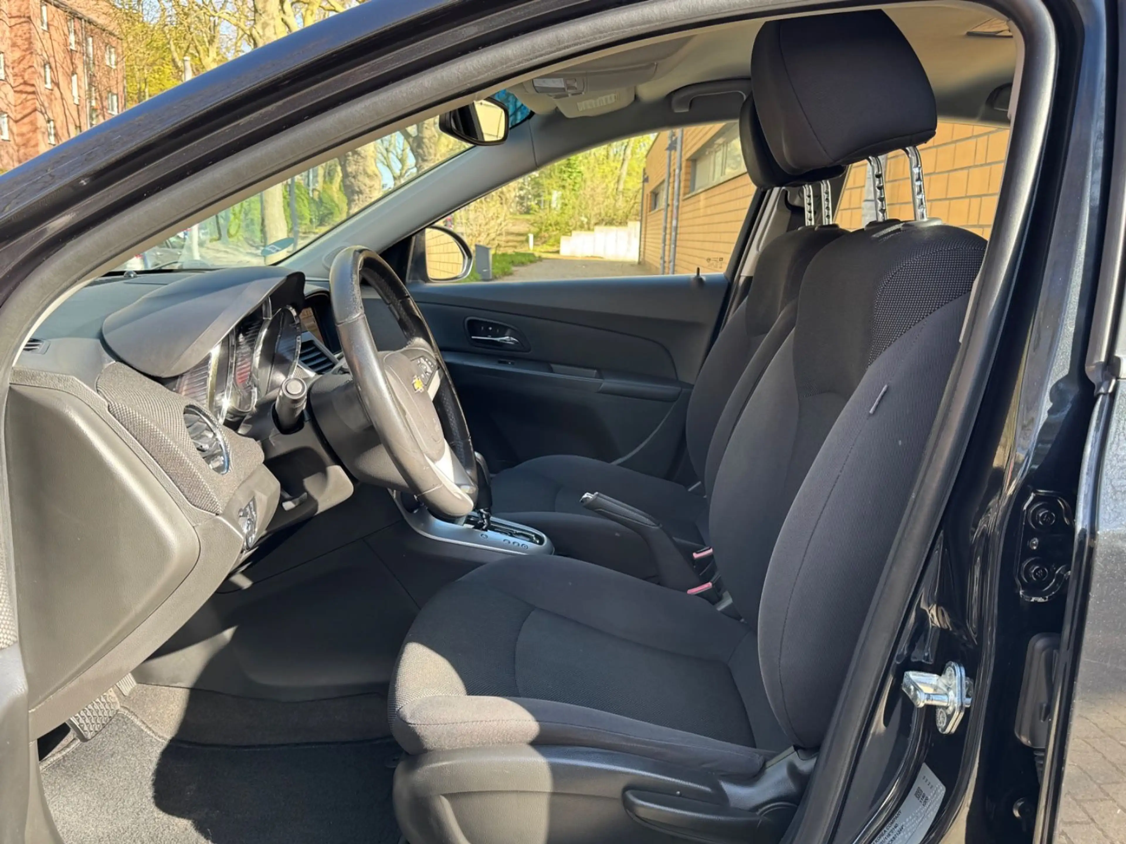 Chevrolet Cruze Hatchback LTZ/AUTOMATIK/104TKM/NAVI/GEPFLE — photo 9