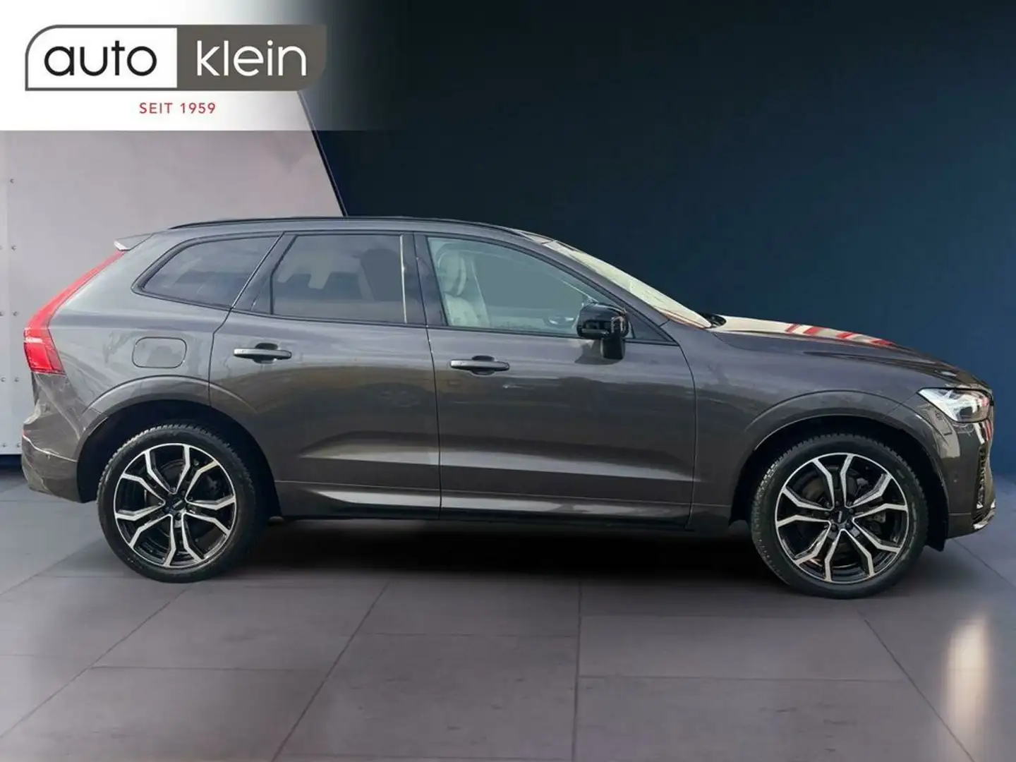 Volvo XC60 Ultra Dark Recharge Plug-In Hybrid AWD Grau - 2