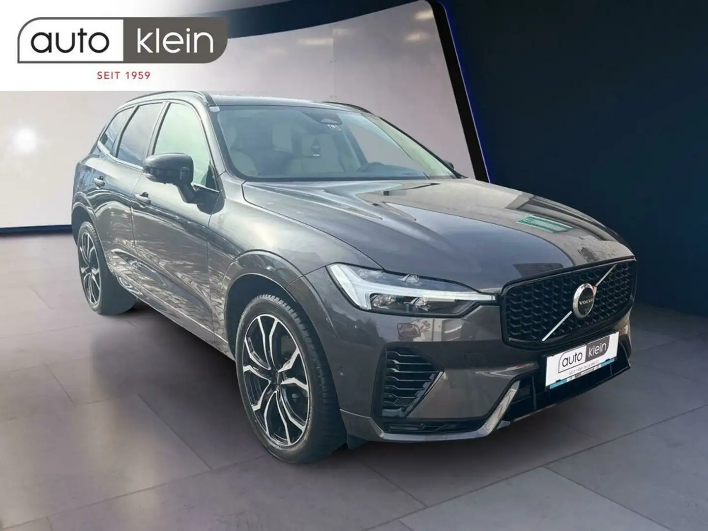 Volvo XC60 Ultra Dark Recharge Plug-In Hybrid AWD Grau - 1