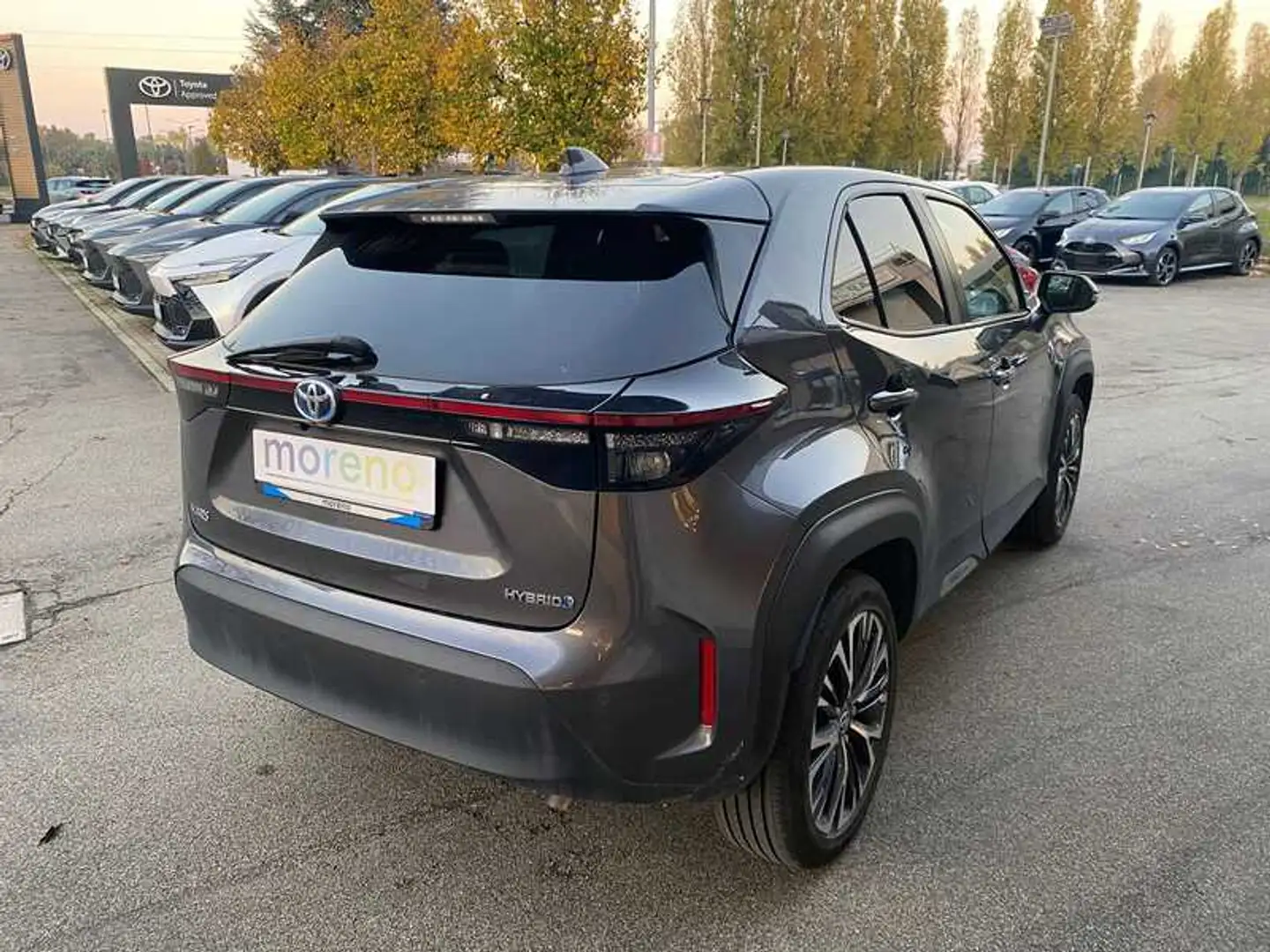 Toyota Yaris Cross 1.5h Lounge 116 CV e-cvt 2WD Gris - 2