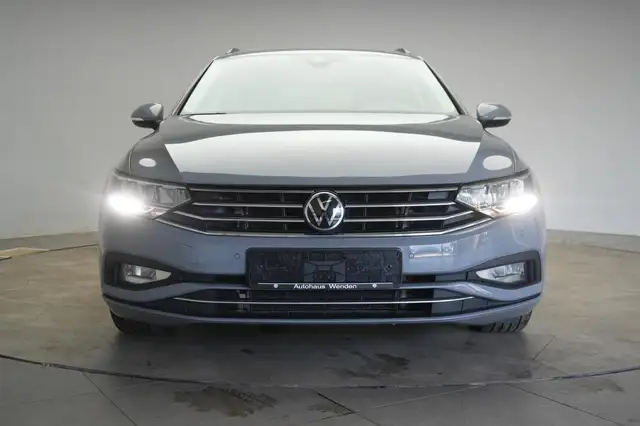Volkswagen Passat view 2