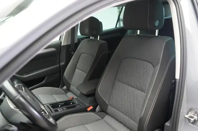 Volkswagen Passat view 10