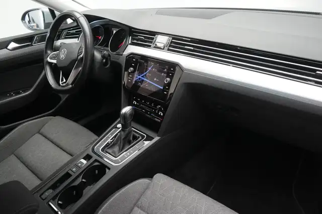 Volkswagen Passat view 7