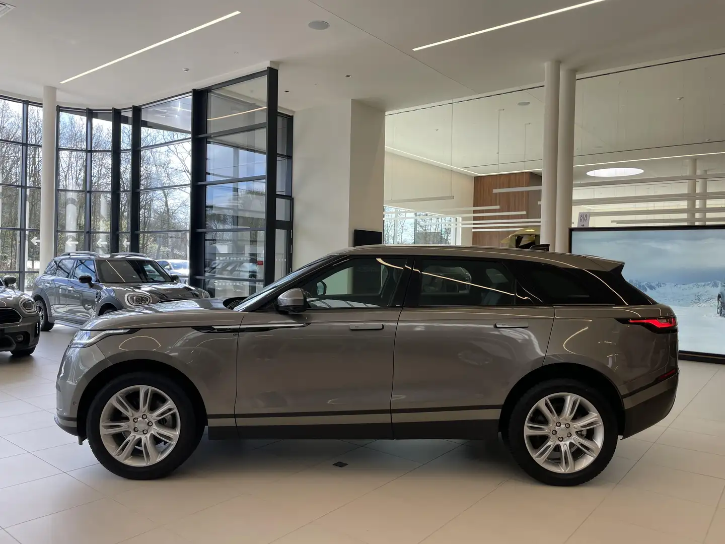 Land Rover Range Rover Velar 2.0D S Grijs - 2