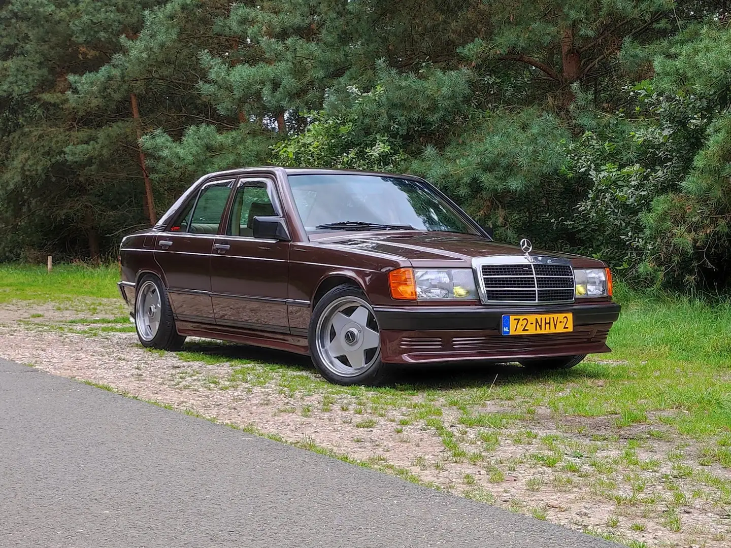 Mercedes-Benz 190 190+2.0 Brown - 1