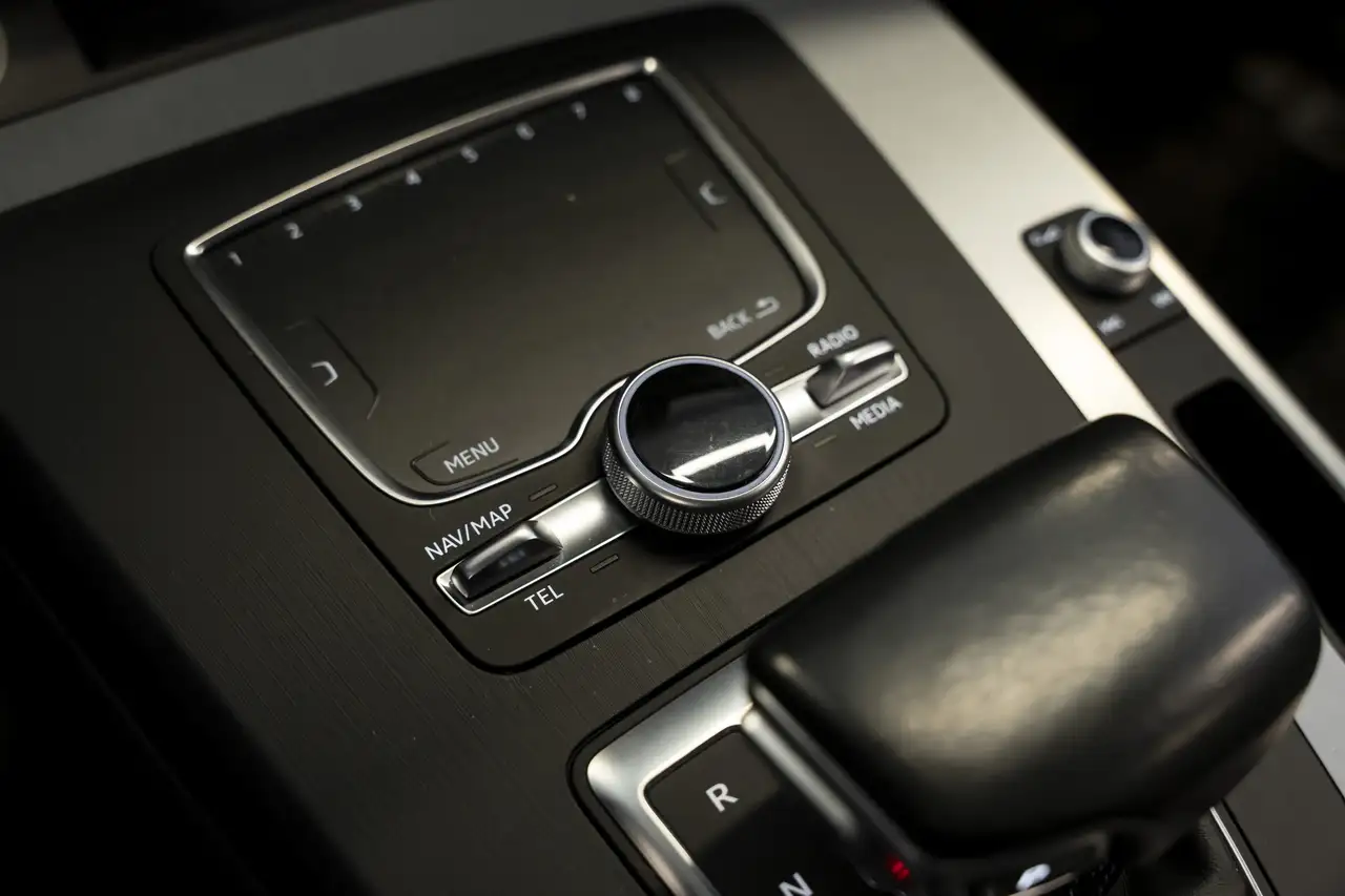 Audi SQ5 снимка Audi SQ5