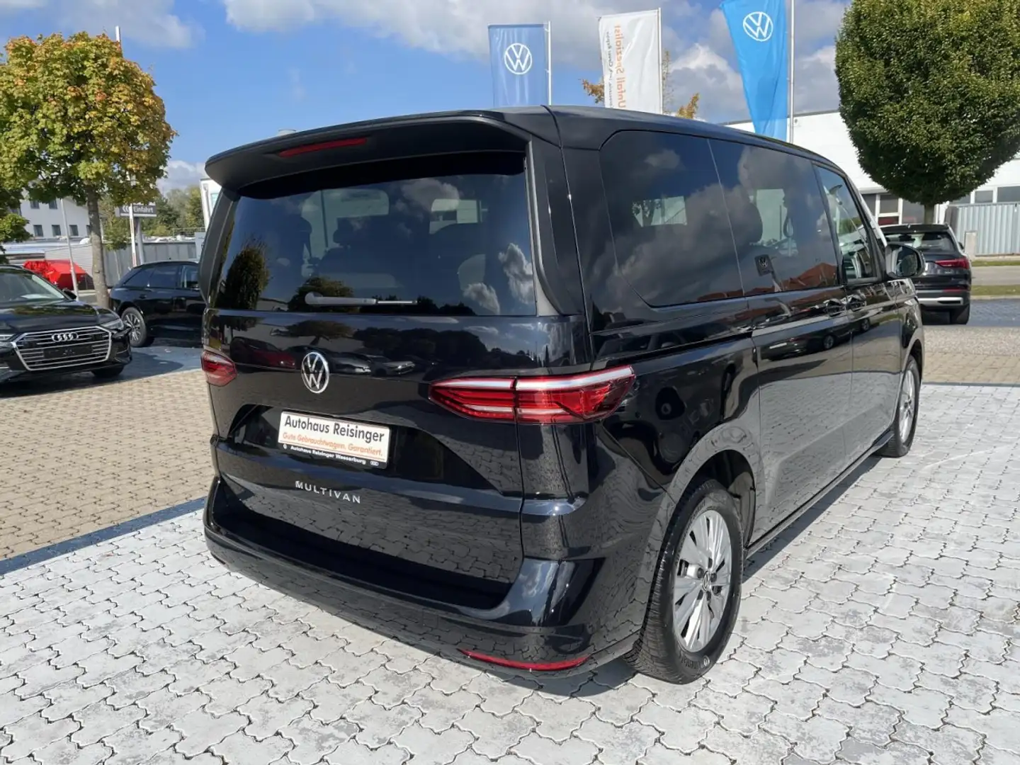Volkswagen T7 Multivan 2.0 TDI DSG LIFE (AHK,Navi-Pro,Rear-View) Klima Nero - 2
